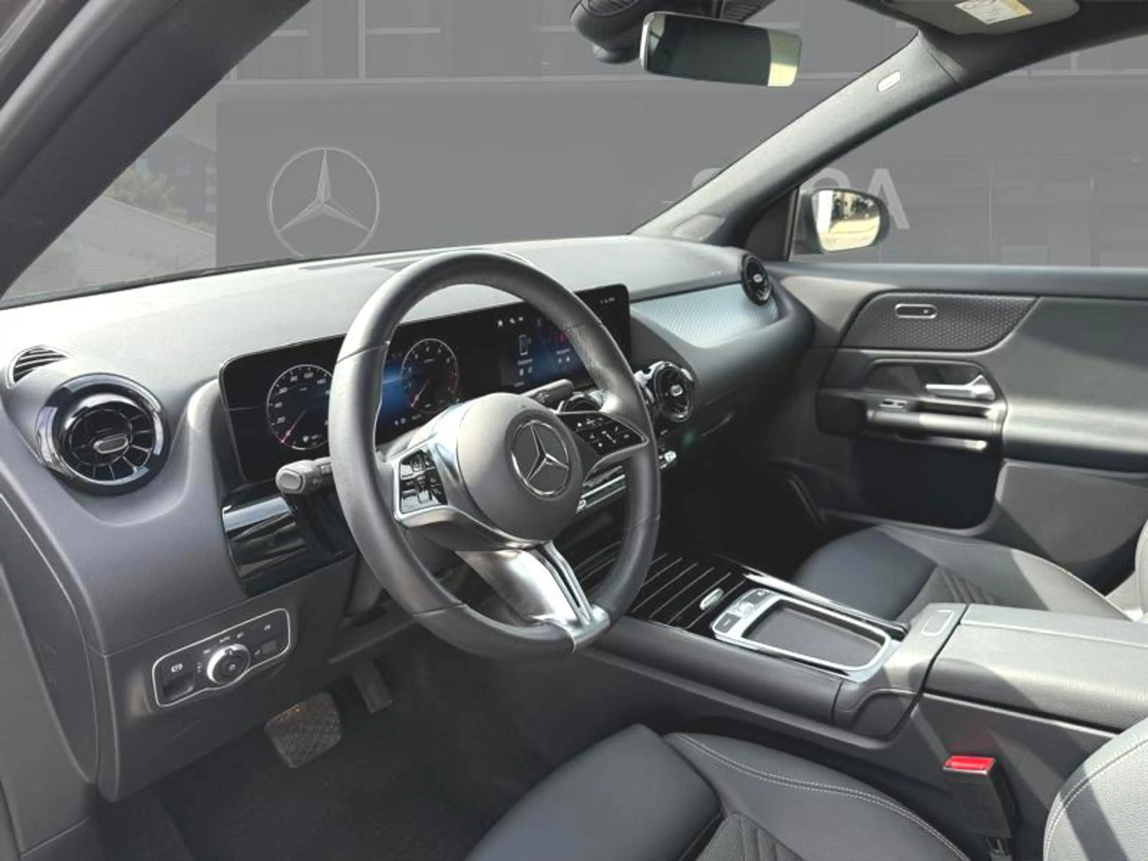 Mercedes-Benz GLA 180 Business Line — photo 3