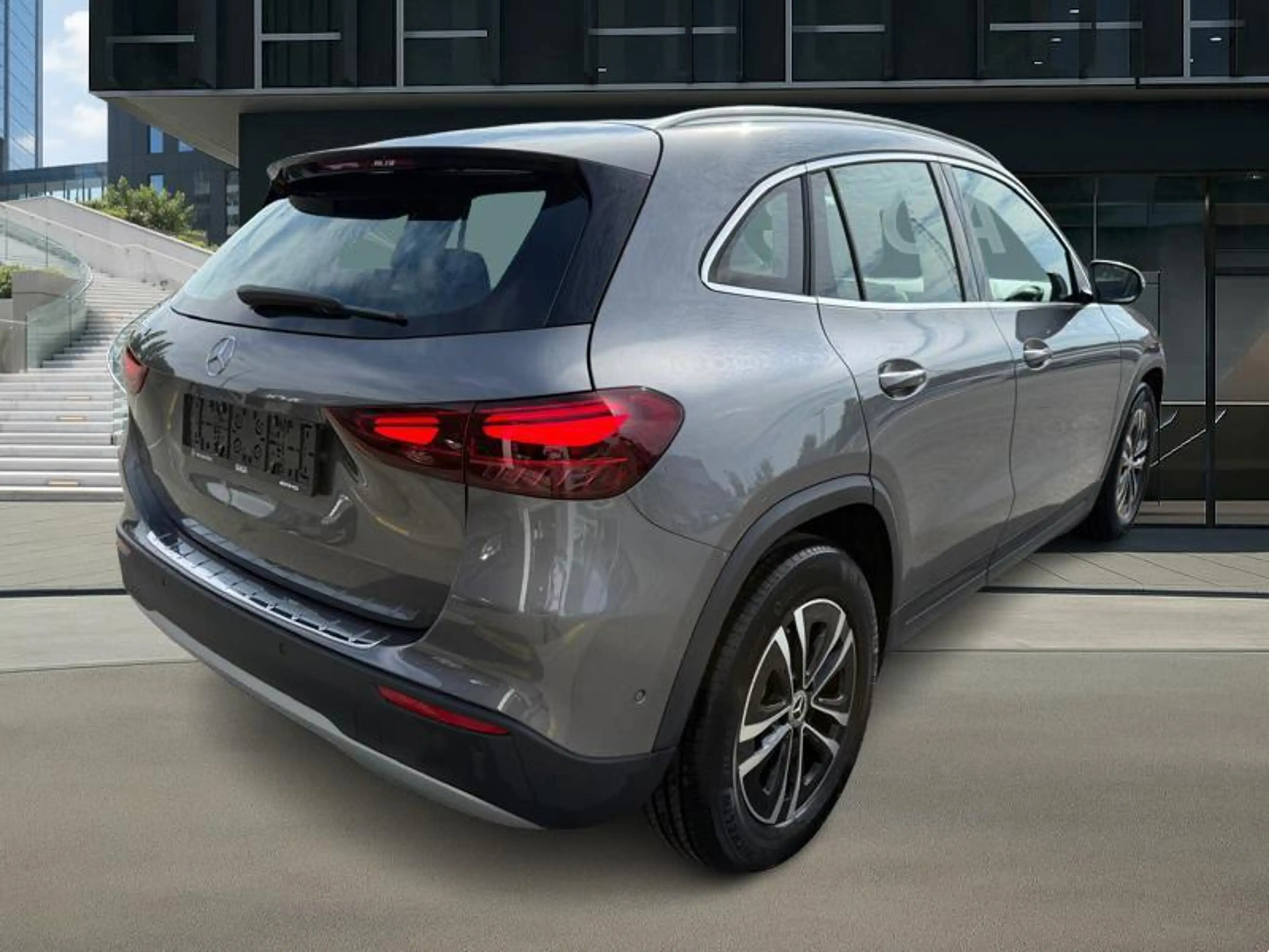 Mercedes-Benz GLA 180 Business Line — photo 2