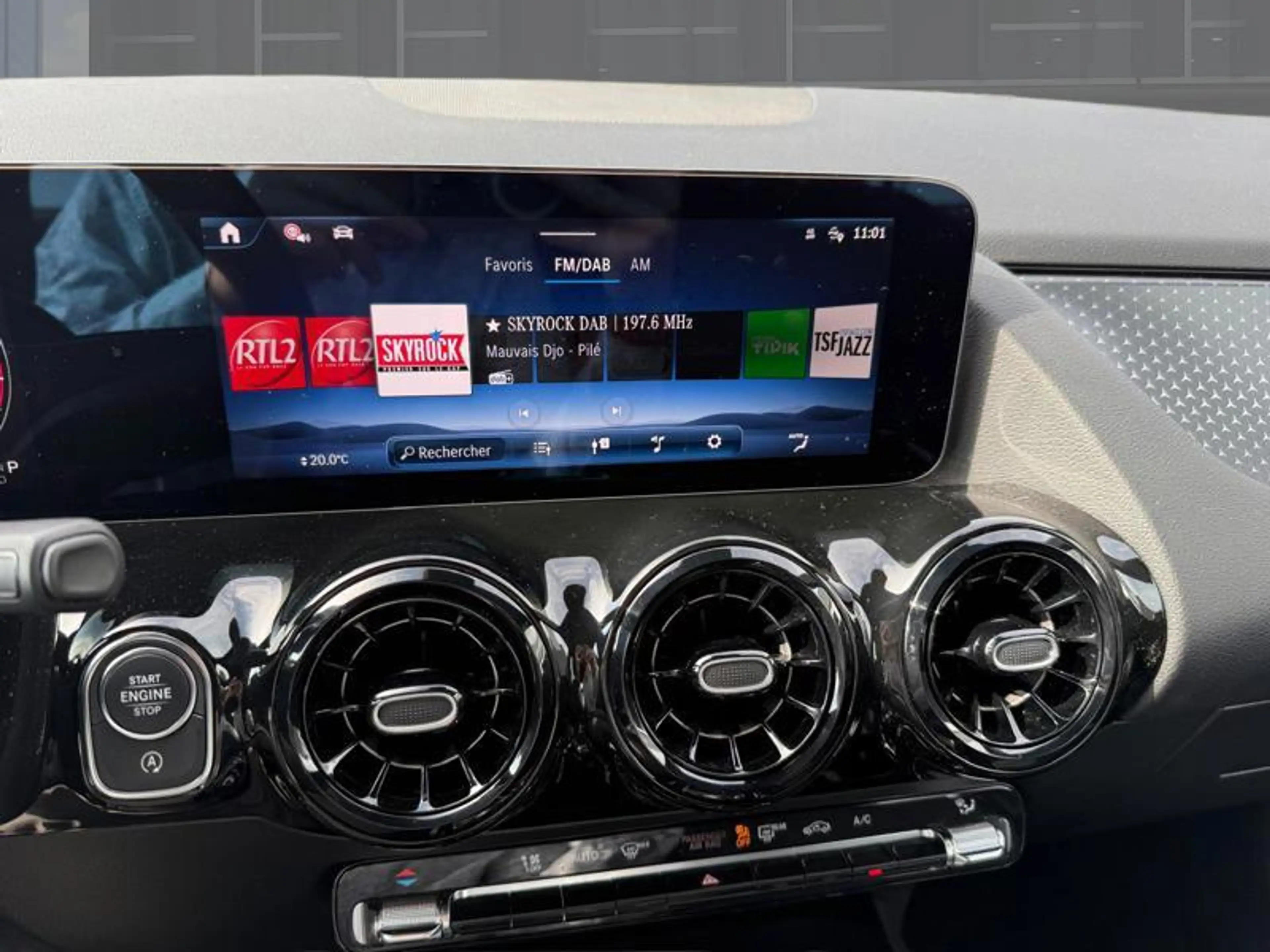 Mercedes-Benz GLA 180 Business Line — photo 13