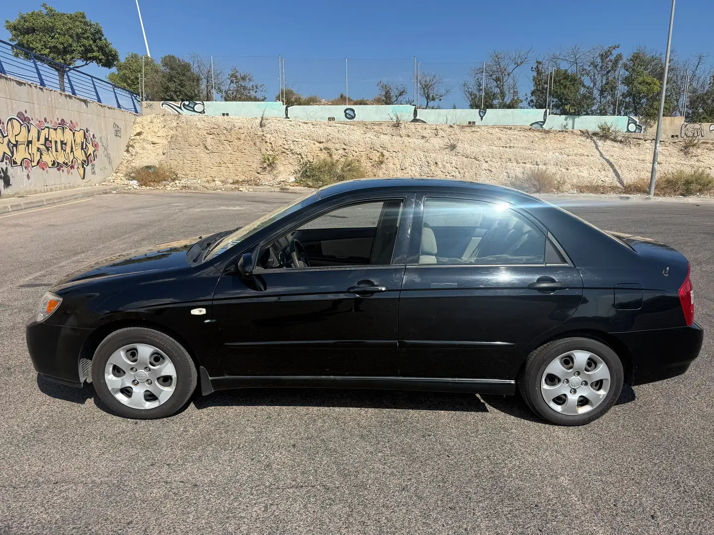 Kia Cerato 1.6 LX - 2