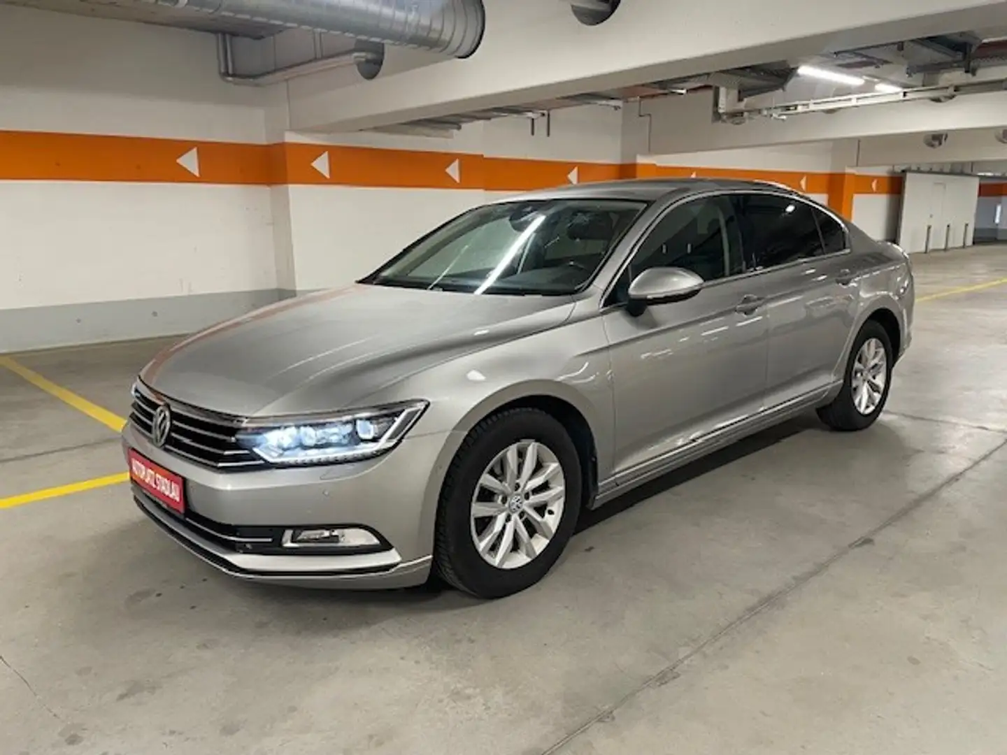 Volkswagen Passat Comfortline 1,6 TDI DSG Beige - 1