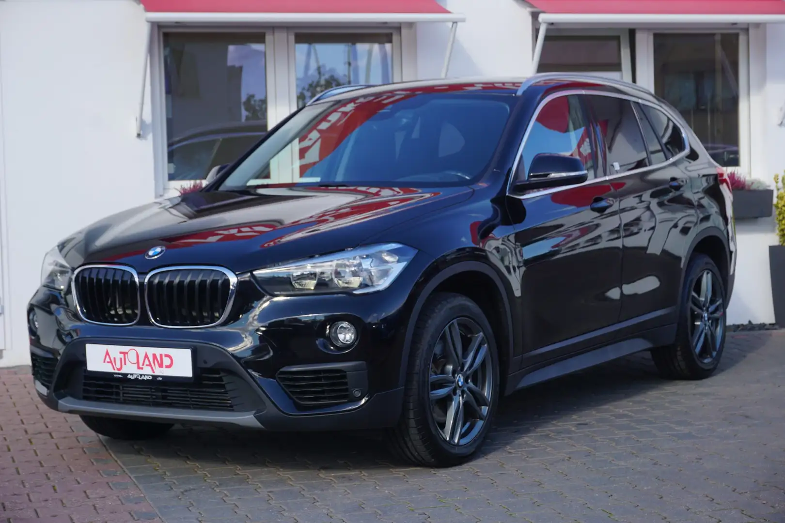 BMW X1 xDrive 20i Advantage Aut. Klimaaut. Navi PDC Schwarz - 2