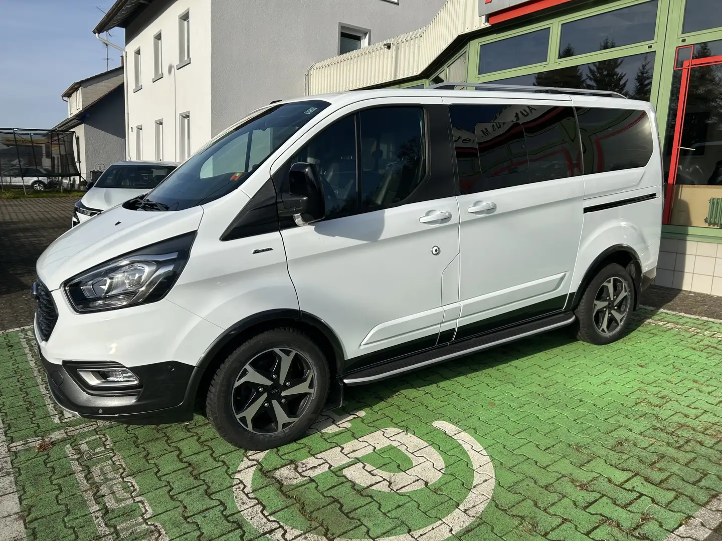 Ford Tourneo Custom 320 L1 Active / Kombi (TTF) Biały - 2