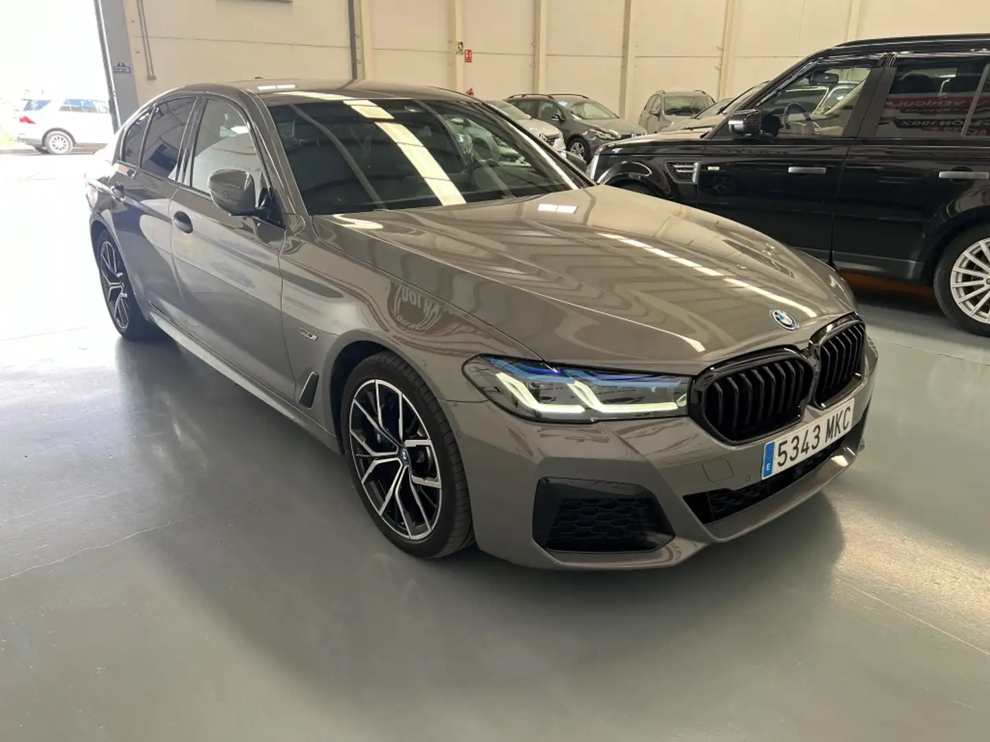 BMW 545 545e xDrive Grey - 2