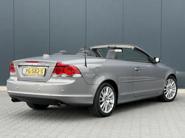 Volvo C70 view 4