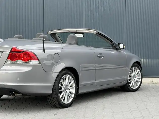 Volvo C70 view 5