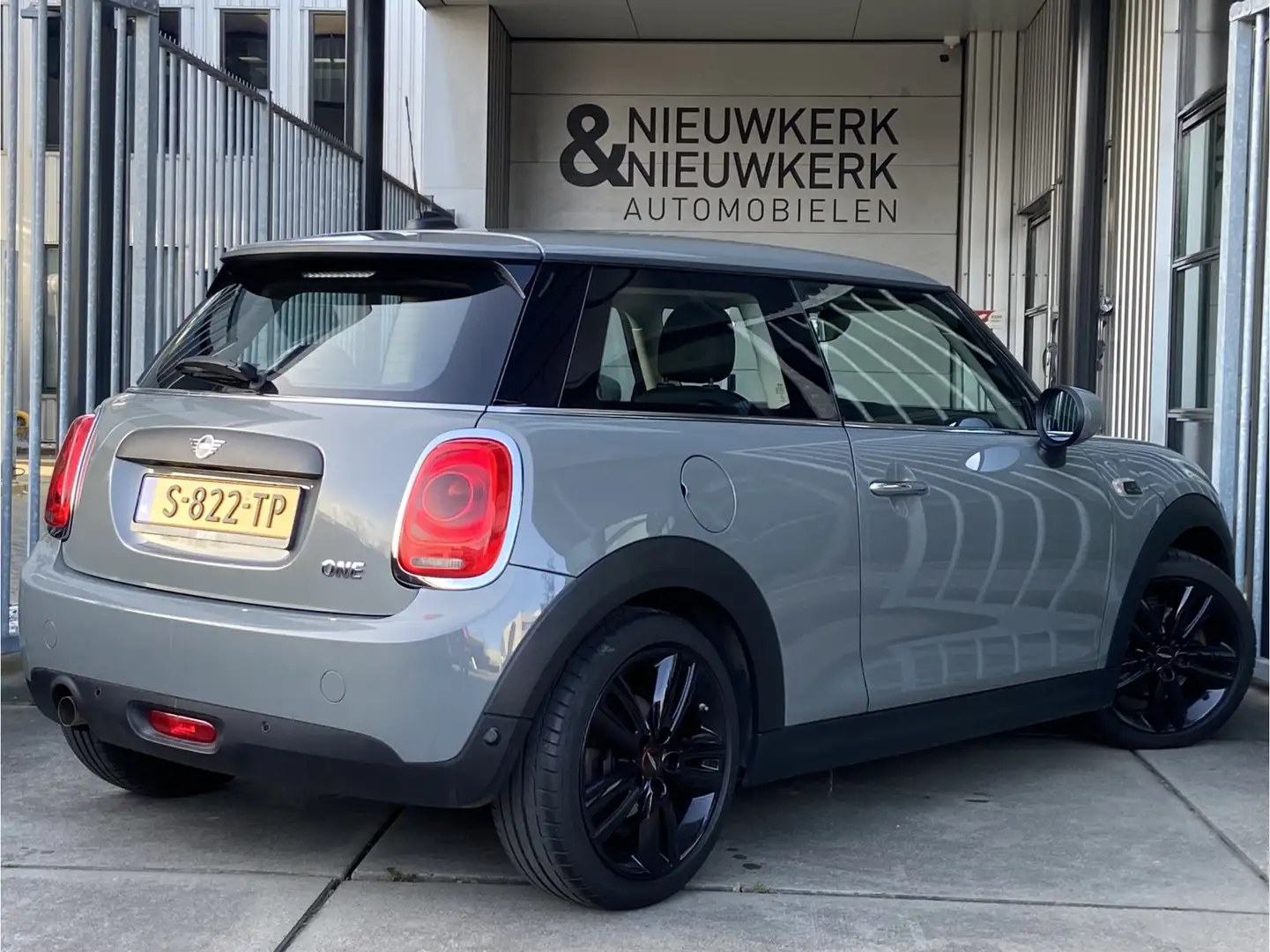 MINI John Cooper Works Mini 1.5 One | LMV JCW 17'' | AIRCO | PDC | STOELV Grigio - 2