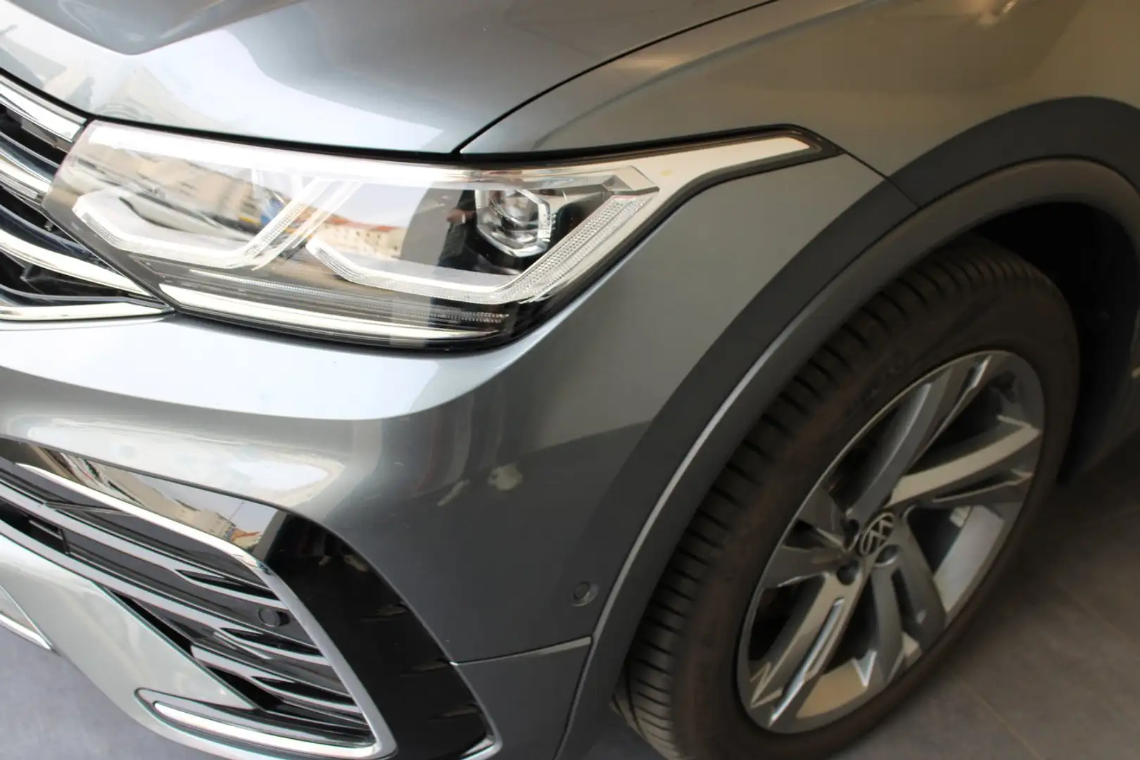 Volkswagen Tiguan Allspace R-Line TDI DSG Grau - 2