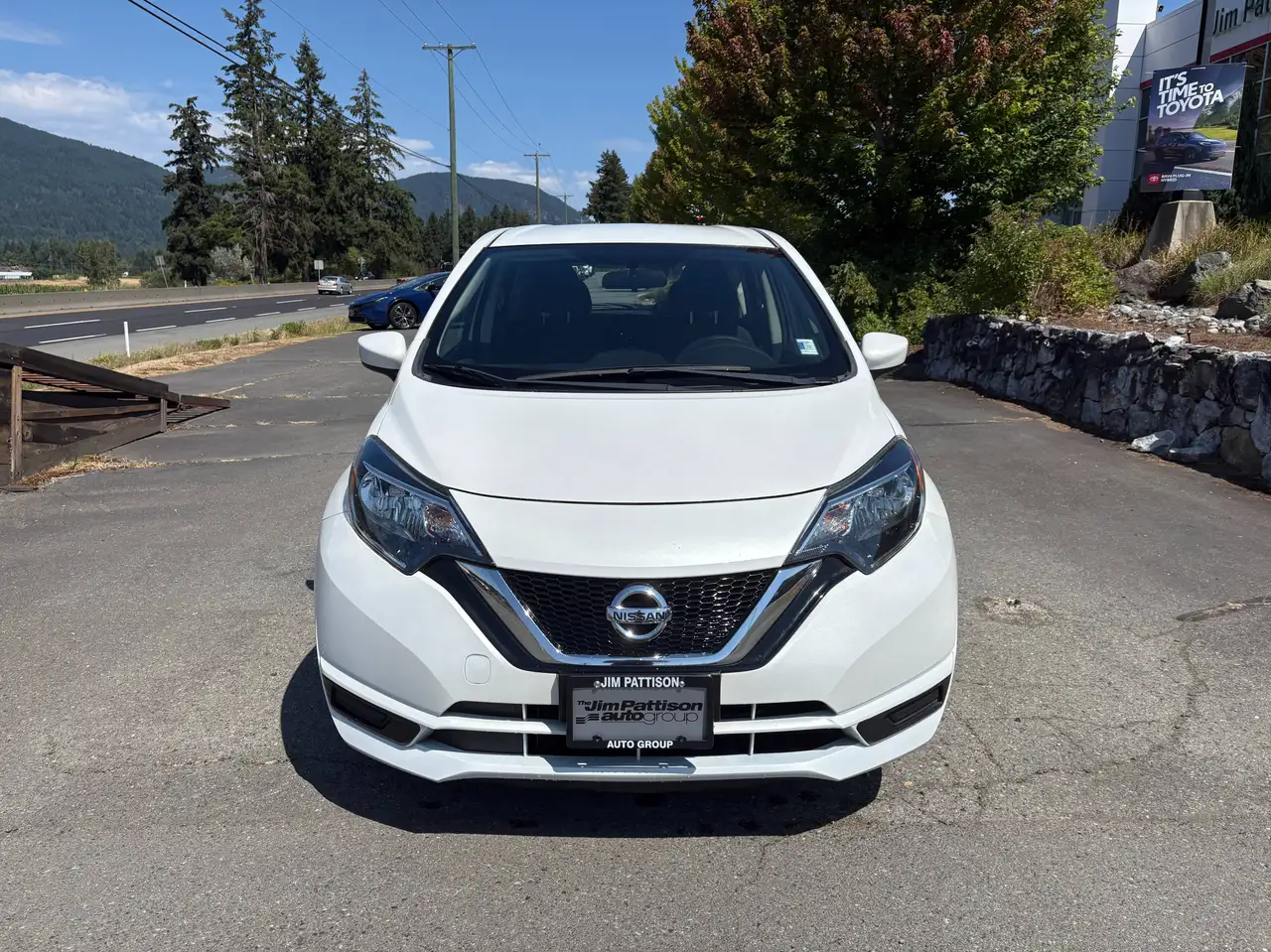 Nissan Versa photo Nissan Versa