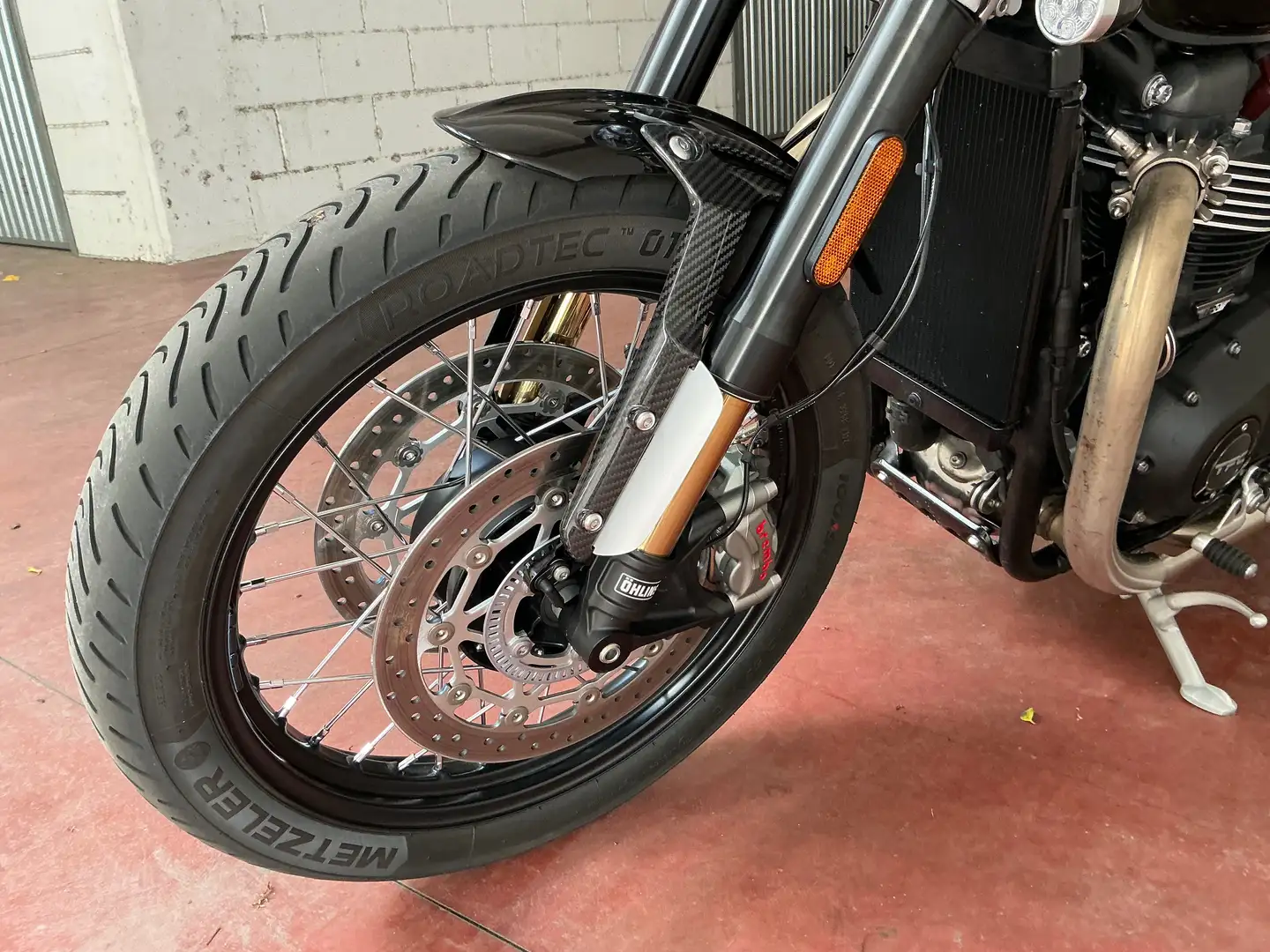 Triumph Bonneville Bobber TFC 2025 Zwart - 2