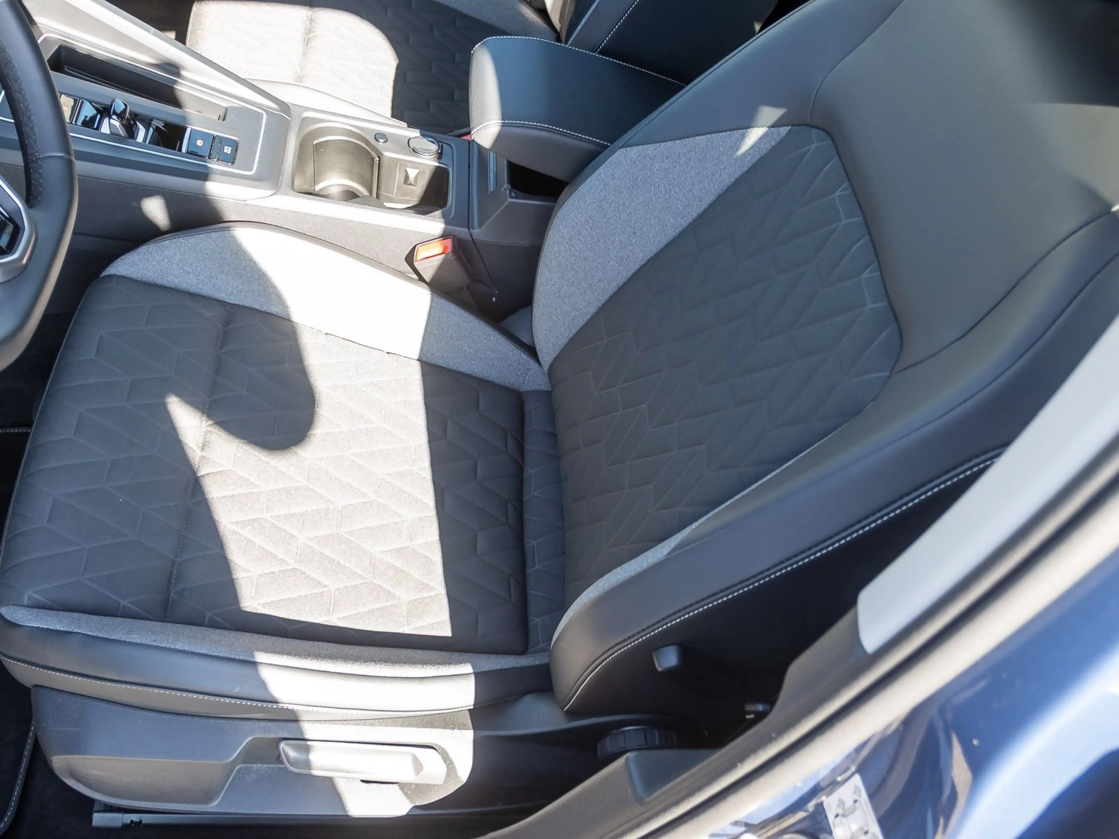 Volkswagen Golf VIII Goal 1.5 eTSI DSG Navi Matrix ACC AHK — photo 13