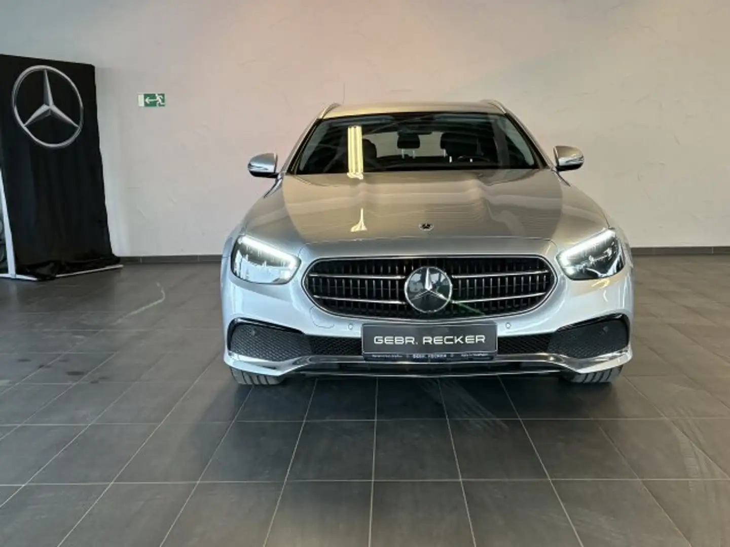 Mercedes-Benz E 220 E 220d T 4M AVANTGARDE AHK LED Kamera MBUX High Silber - 2