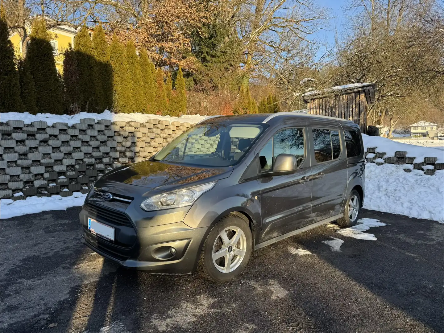 Ford Tourneo Ford Grand Tourneo Connect Titanium 1,5 TDCi Start/Stop Kombi/Family Van Grau - 2