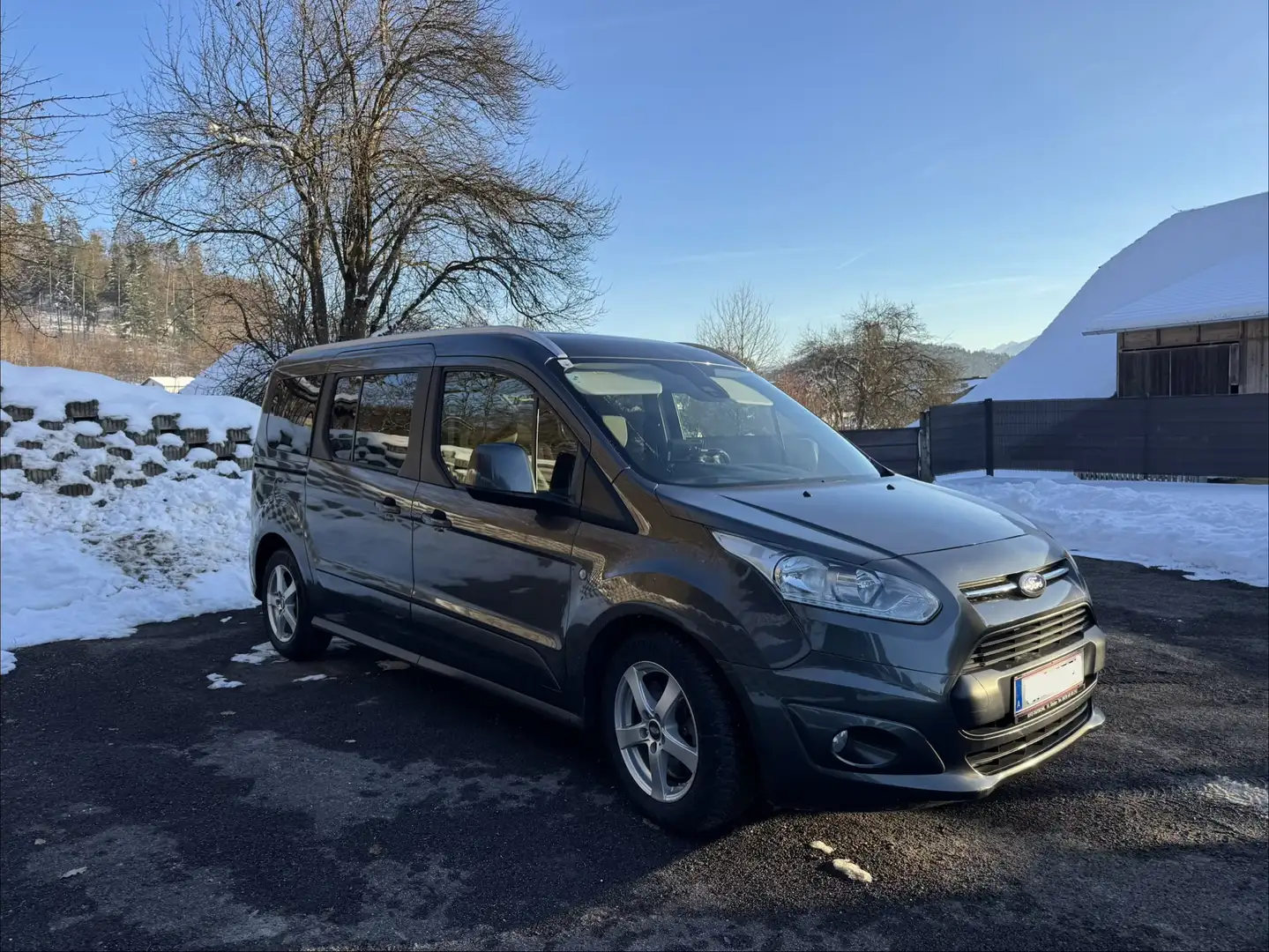 Ford Tourneo Ford Grand Tourneo Connect Titanium 1,5 TDCi Start/Stop Kombi/Family Van Grau - 1