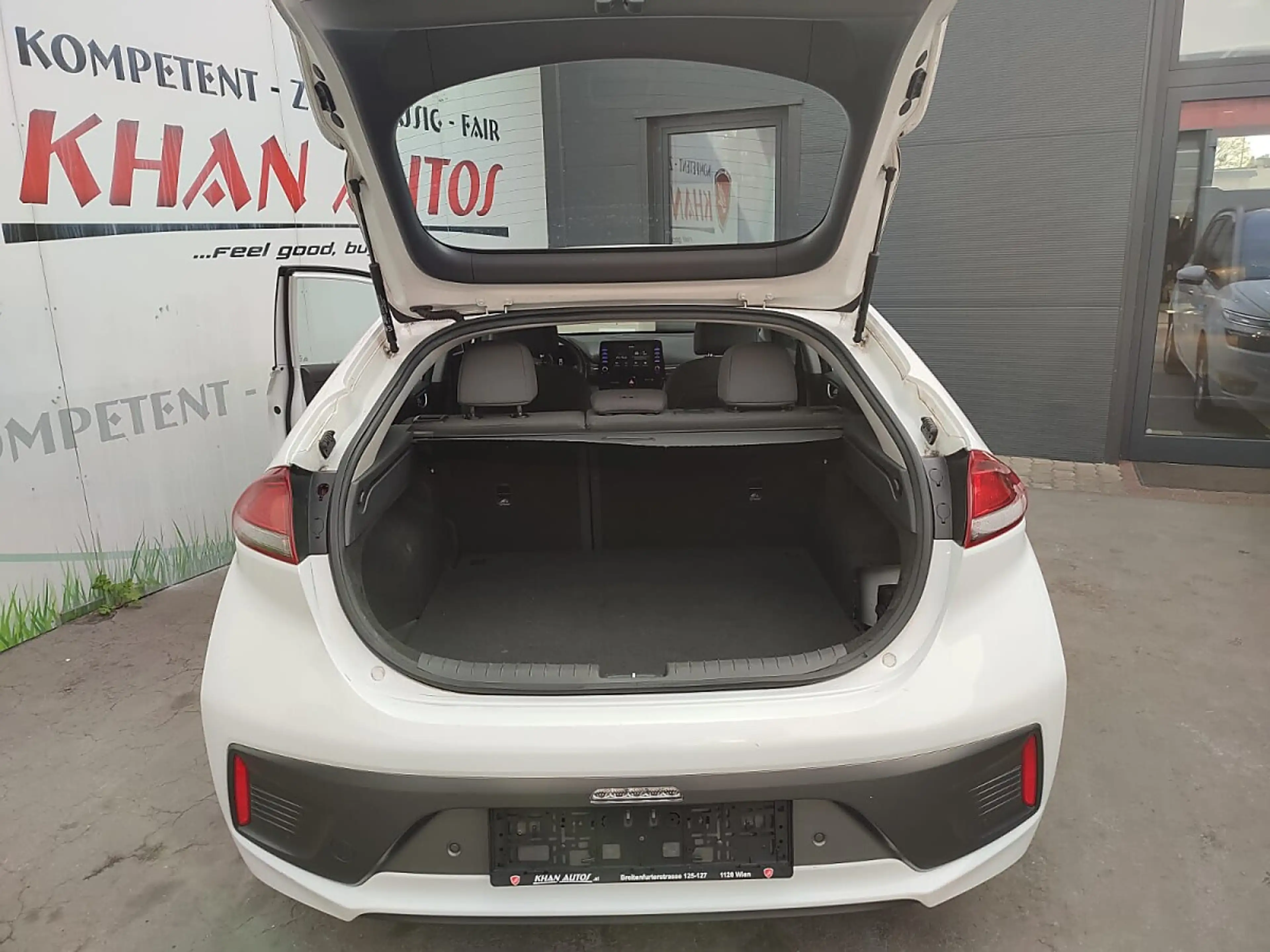 Hyundai IONIQ Ioniq 1,6 GDi Plug-In PHEV Level 3 DCT Aut. *Ta... — photo 7