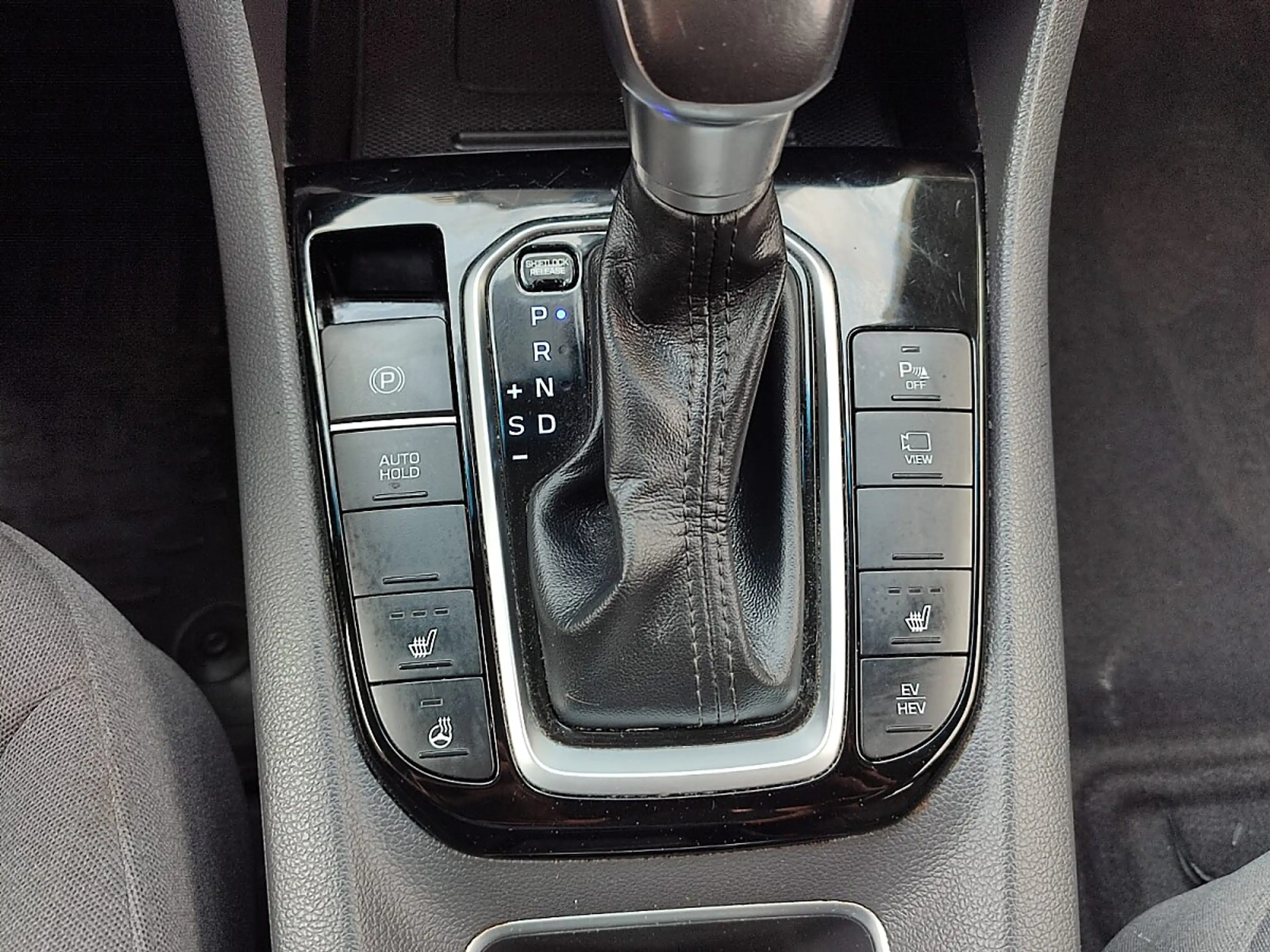 Hyundai IONIQ Ioniq 1,6 GDi Plug-In PHEV Level 3 DCT Aut. *Ta... — photo 8
