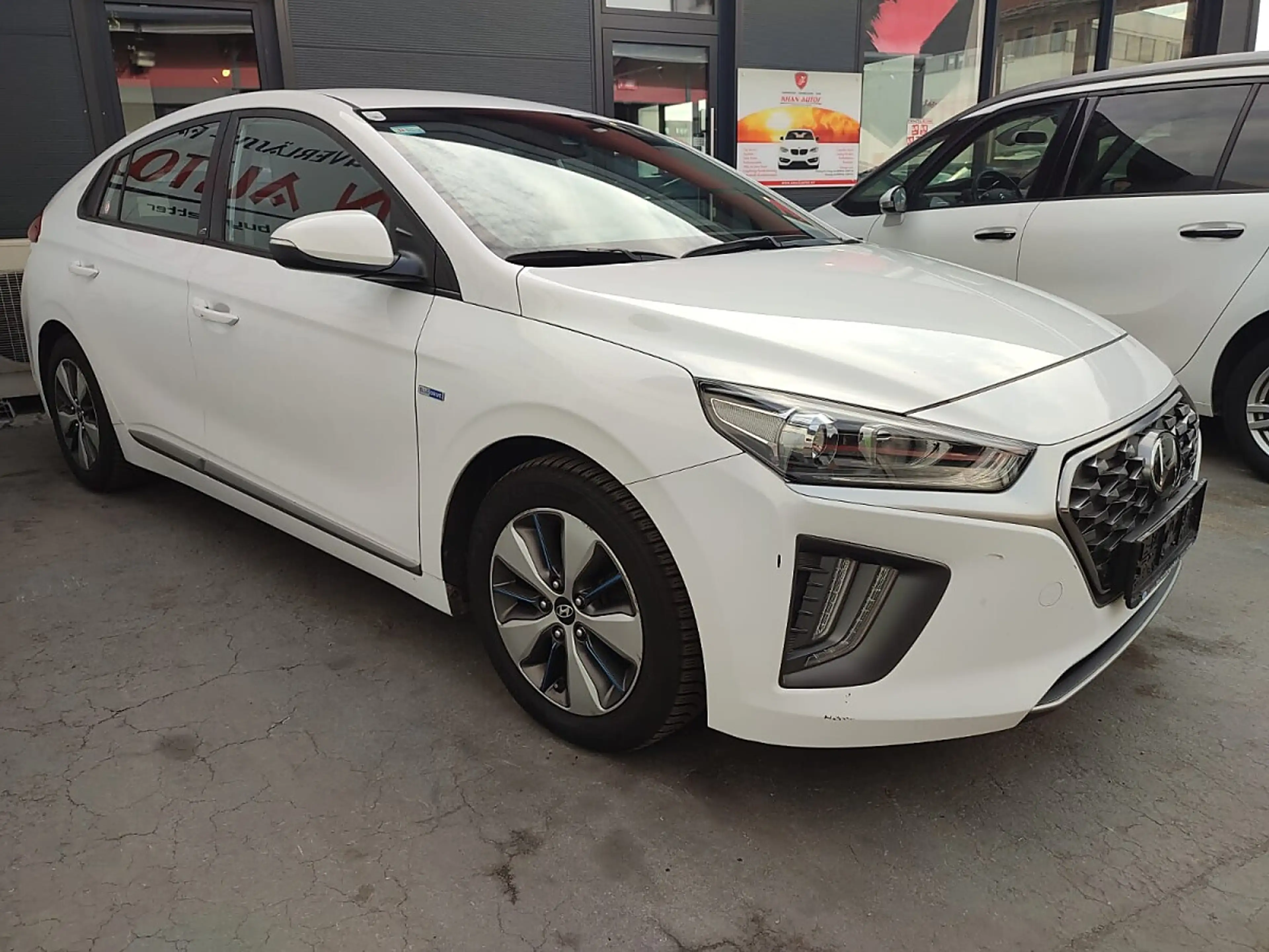 Hyundai IONIQ Ioniq 1,6 GDi Plug-In PHEV Level 3 DCT Aut. *Ta... — photo 3