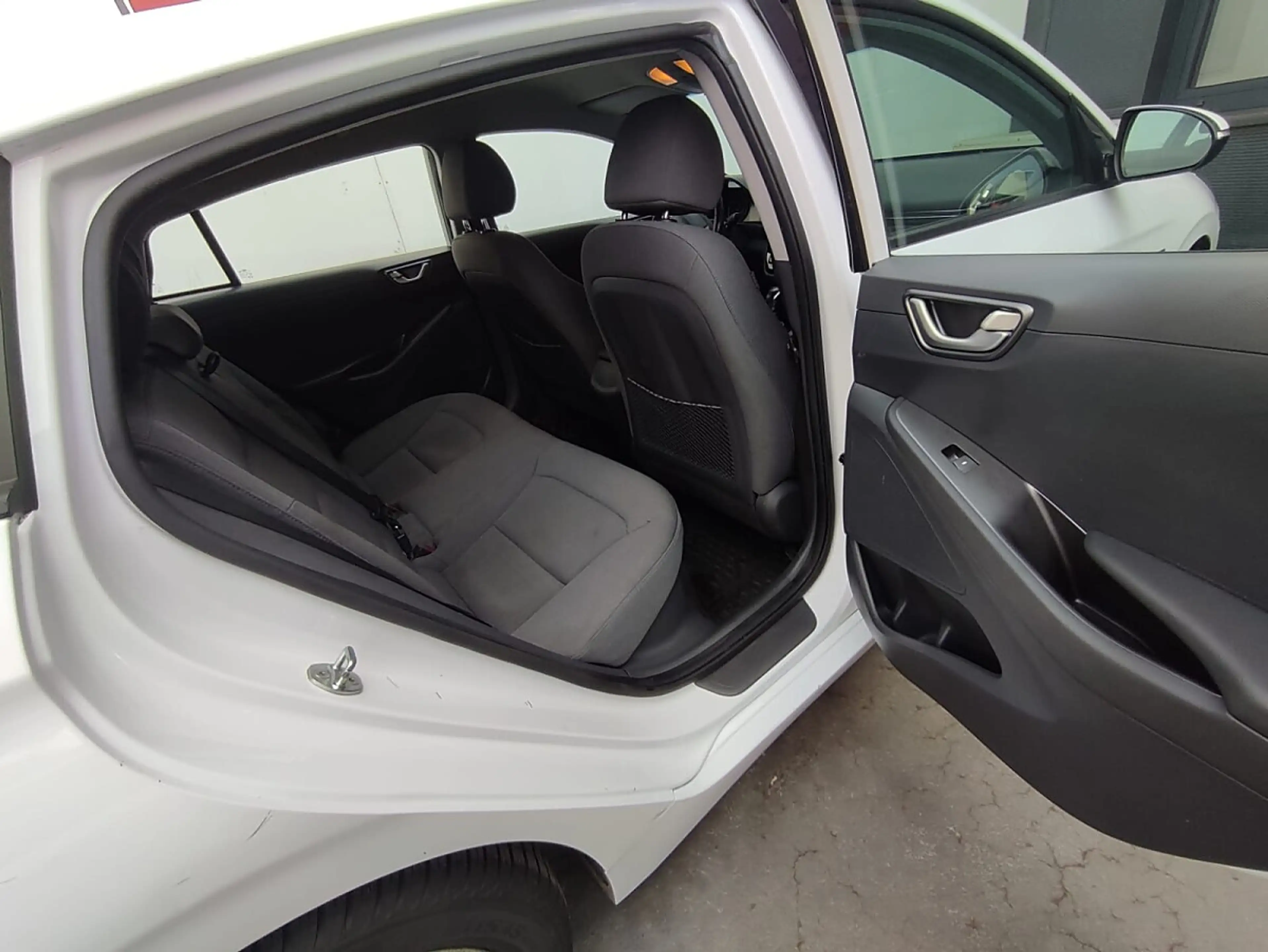 Hyundai IONIQ Ioniq 1,6 GDi Plug-In PHEV Level 3 DCT Aut. *Ta... — photo 12