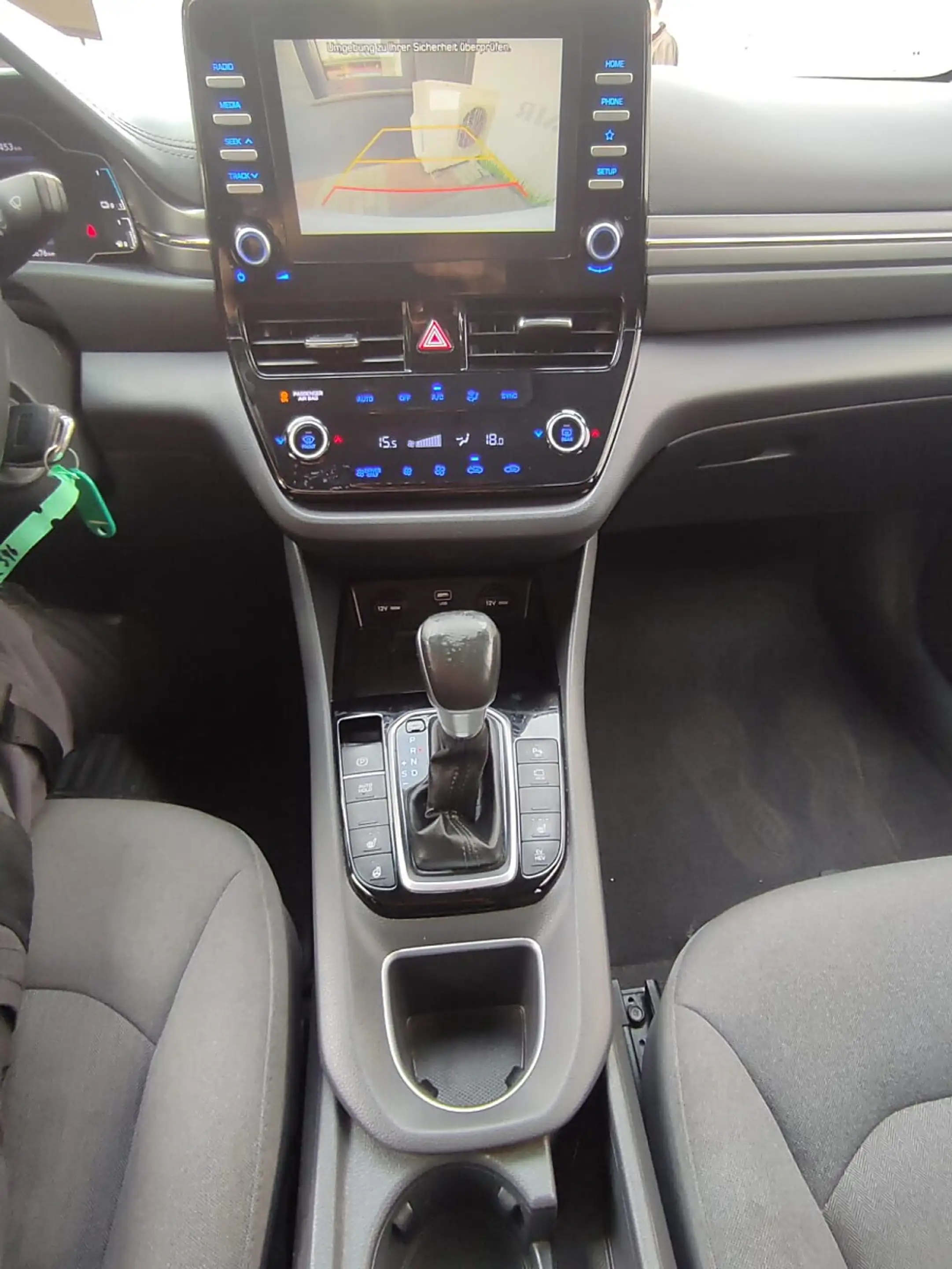 Hyundai IONIQ Ioniq 1,6 GDi Plug-In PHEV Level 3 DCT Aut. *Ta... — photo 14