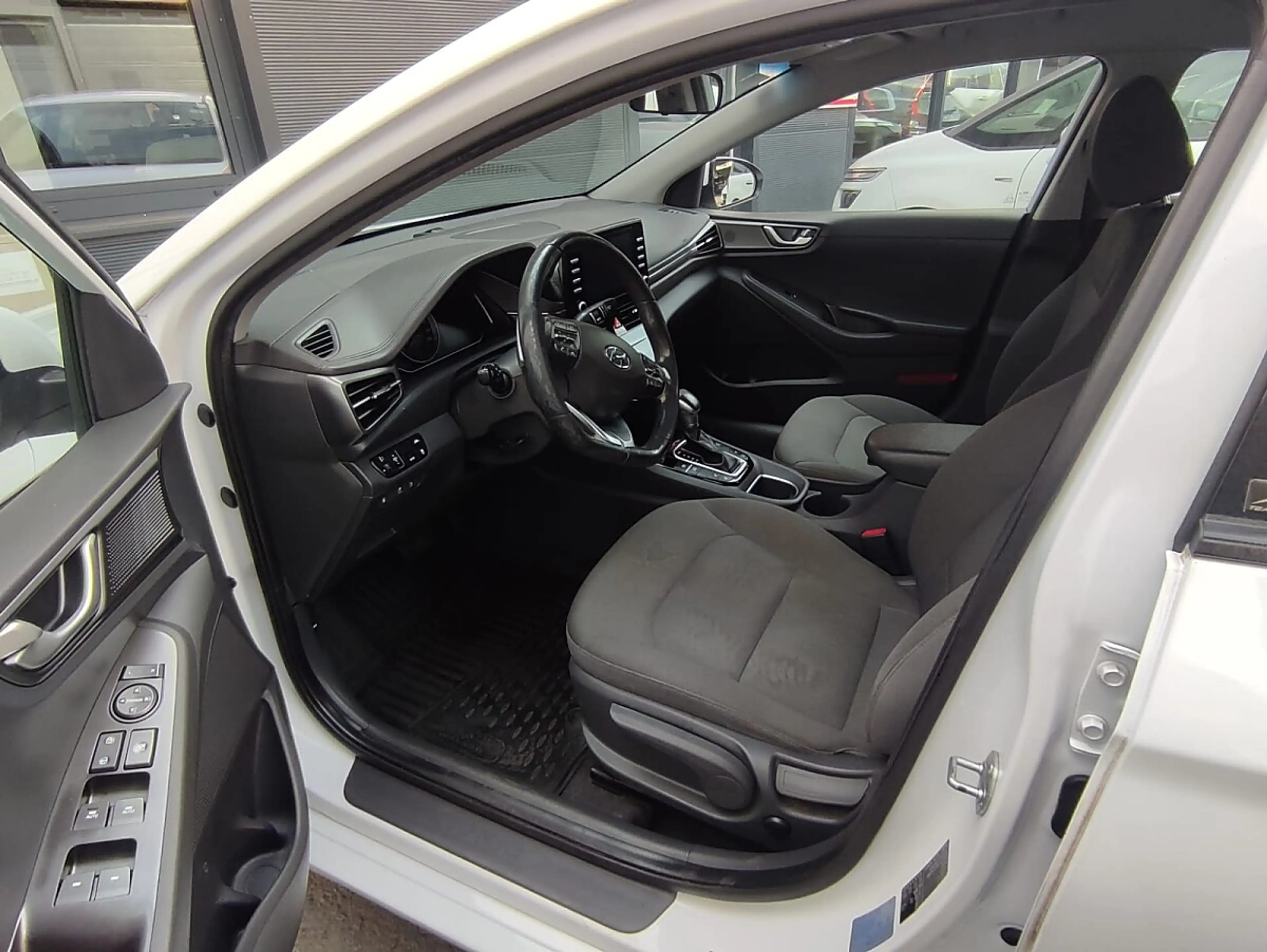 Hyundai IONIQ Ioniq 1,6 GDi Plug-In PHEV Level 3 DCT Aut. *Ta... — photo 15
