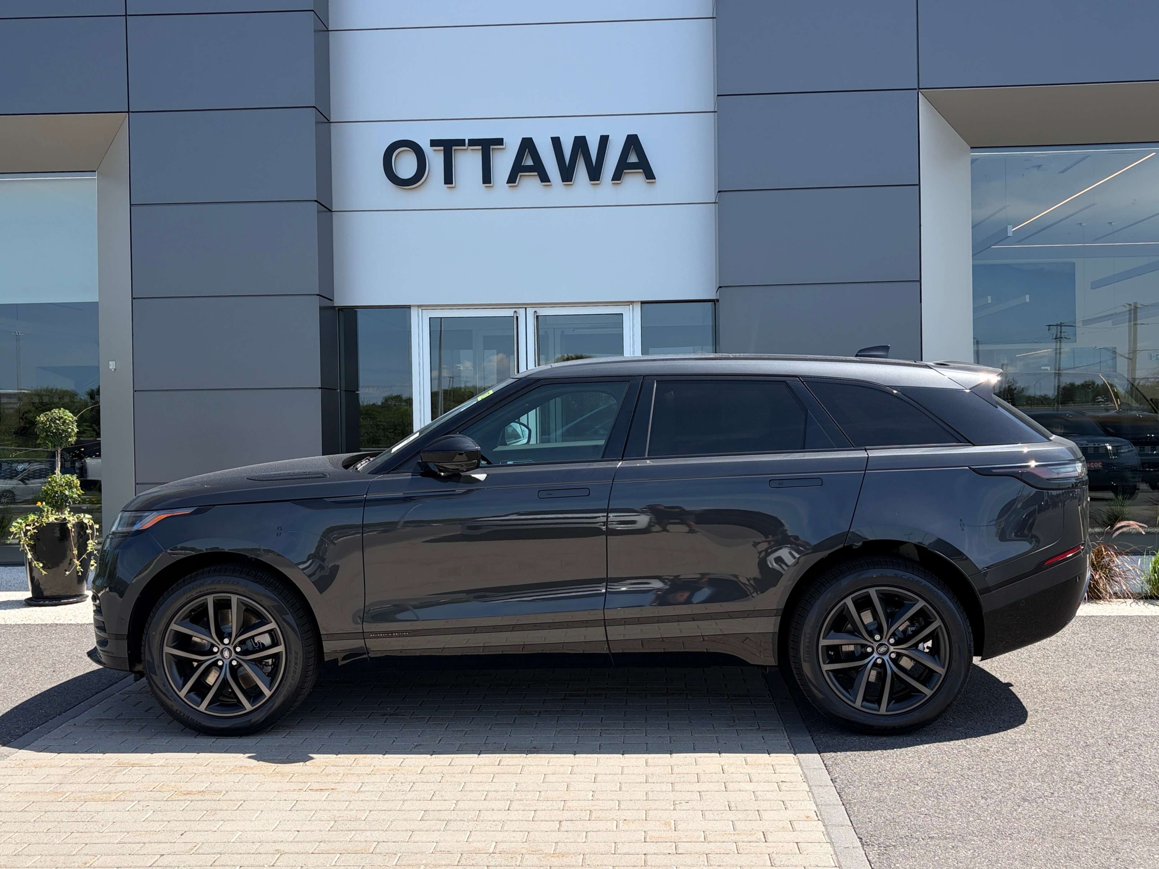 2026 Land Rover Range Rover Velar P250 Belgravia Edition — photo 1