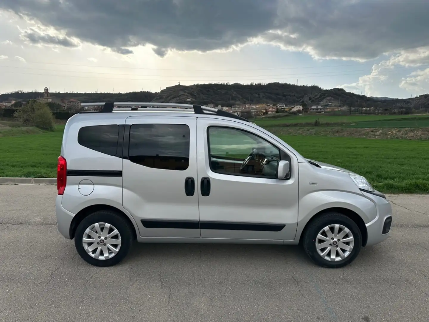 Fiat Qubo 1.4 Lounge Silber - 2