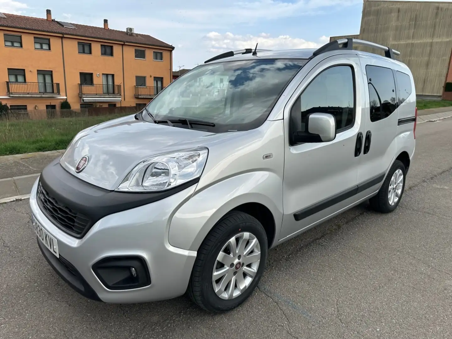 Fiat Qubo 1.4 Lounge Zilver - 2