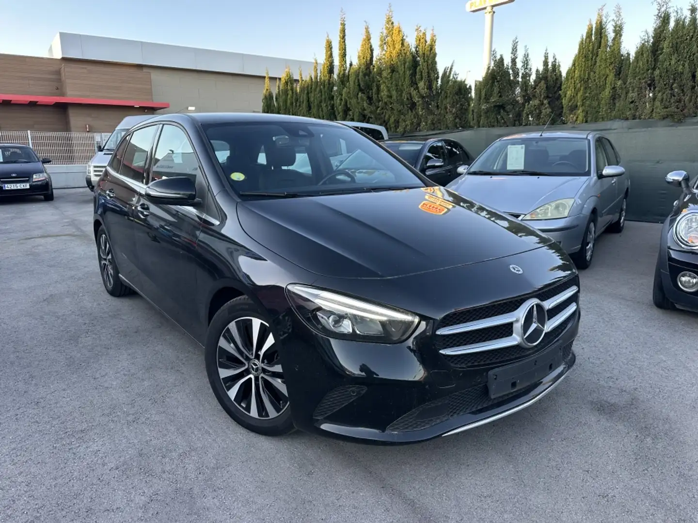 Mercedes-Benz B 180 180d 8G-DCT Schwarz - 1