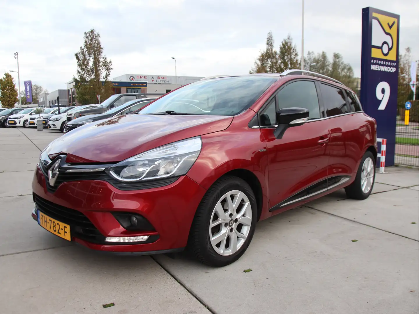 Renault Clio Estate 0.9 TCe Limited Airco, PDC, DAB, 2e eig, NL Rood - 1
