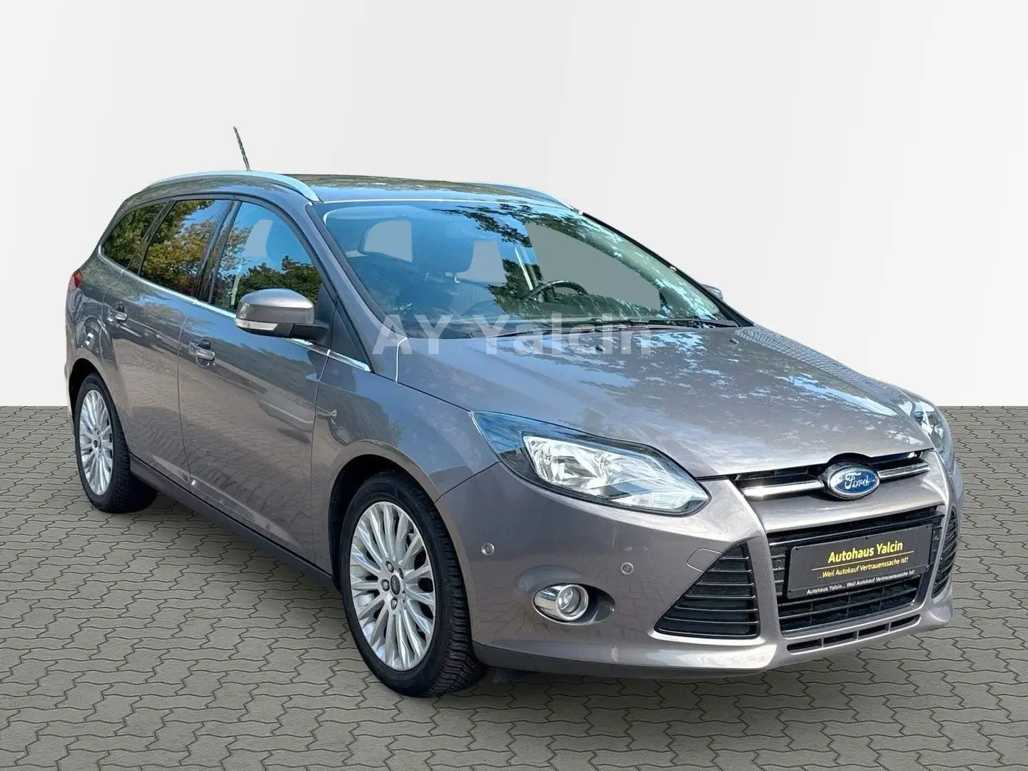 Ford Focus *Titanium*Zahnriemen neu*Navi*Bluettoh*PDC* Braun - 1