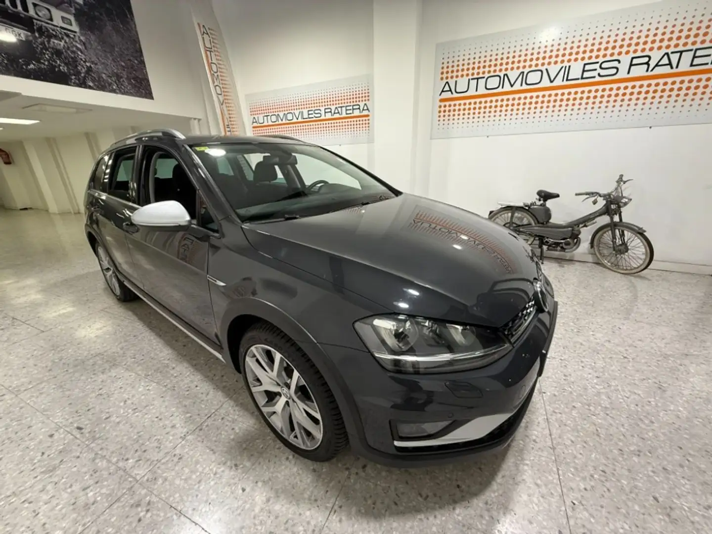 Volkswagen Golf Basis BMT 4Motion Grijs - 2