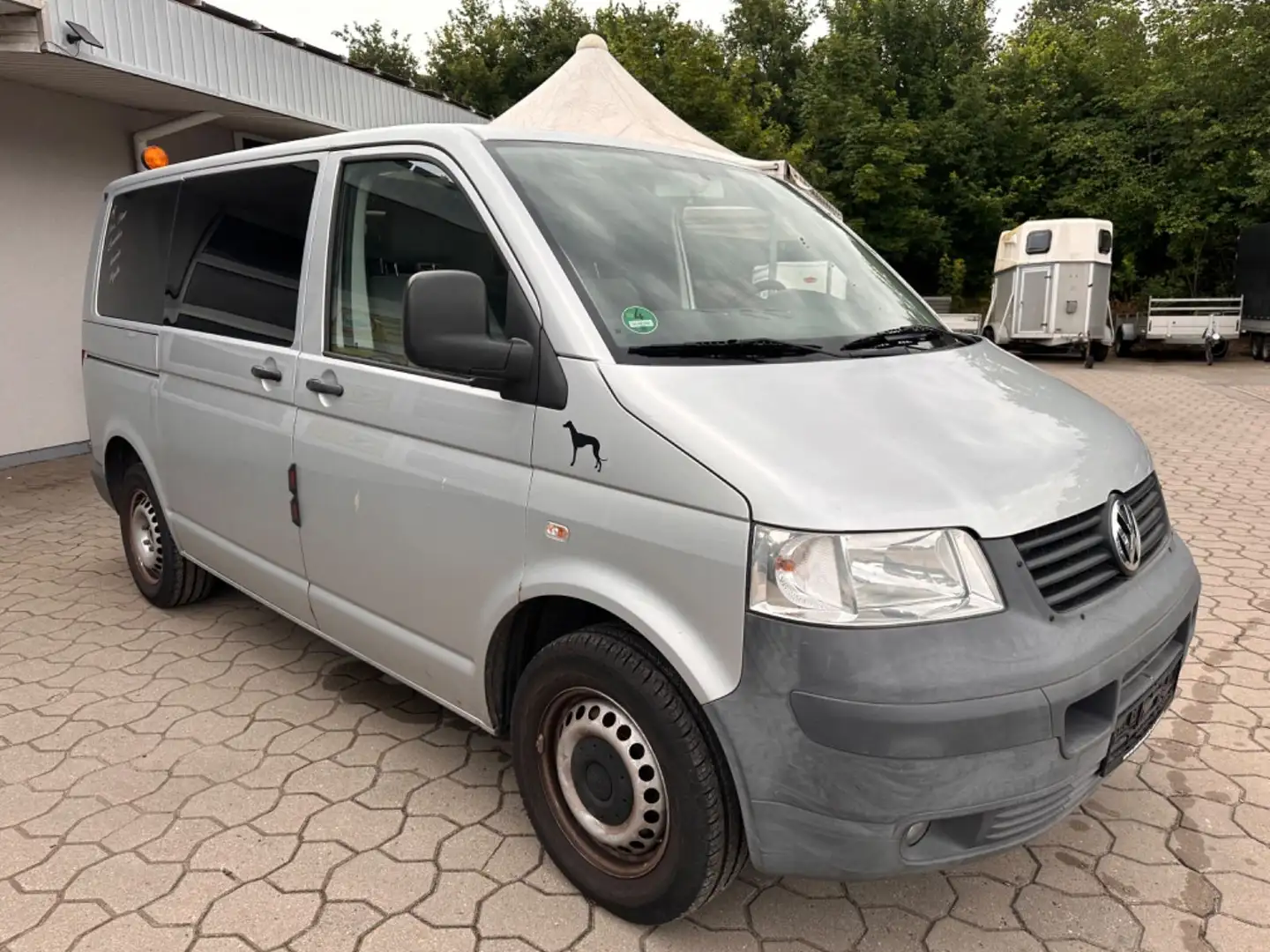 Volkswagen T5 Transporter T5 2.5 TDI Kombi 7-Sitzer Standheizung Klima Plateado - 2