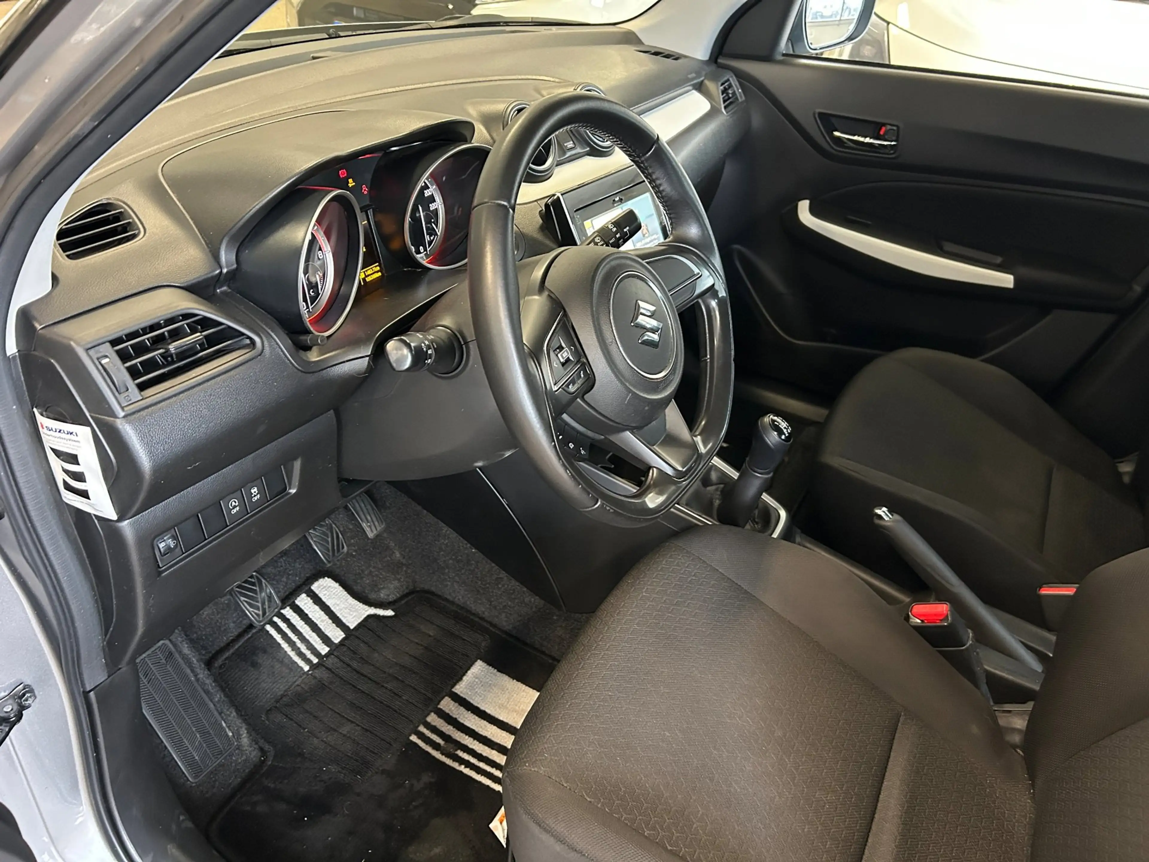 Suzuki Swift 1.2 Select Smart Hybrid Sportline | Navi| Carplay| — photo 21