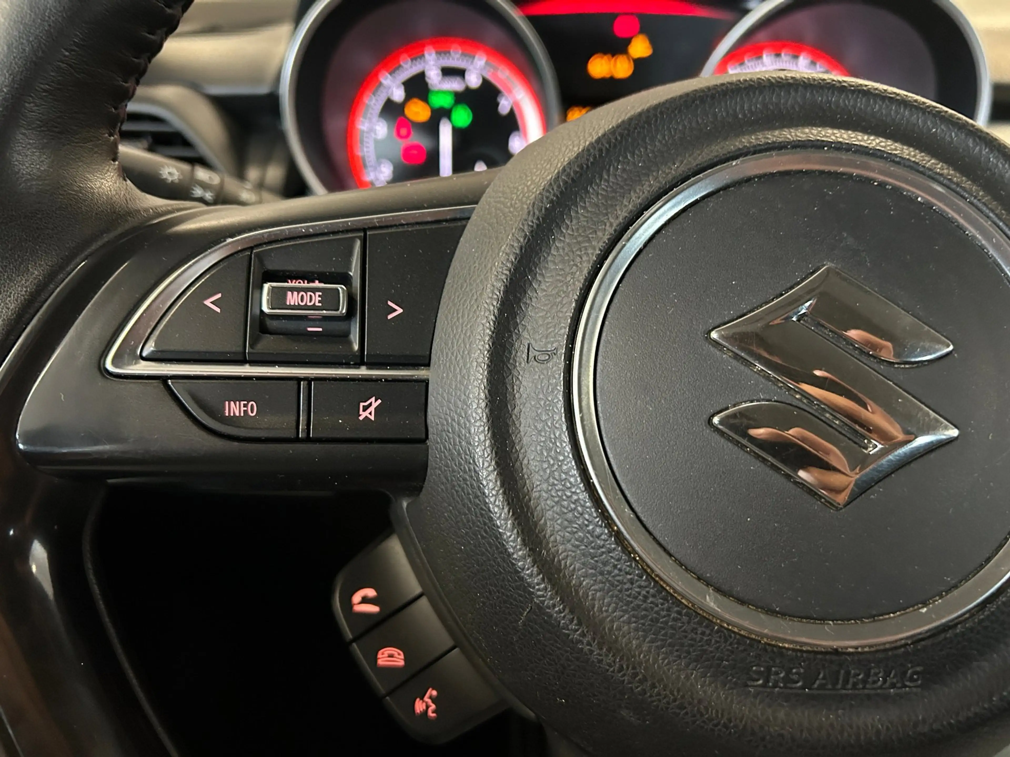 Suzuki Swift 1.2 Select Smart Hybrid Sportline | Navi| Carplay| — photo 15