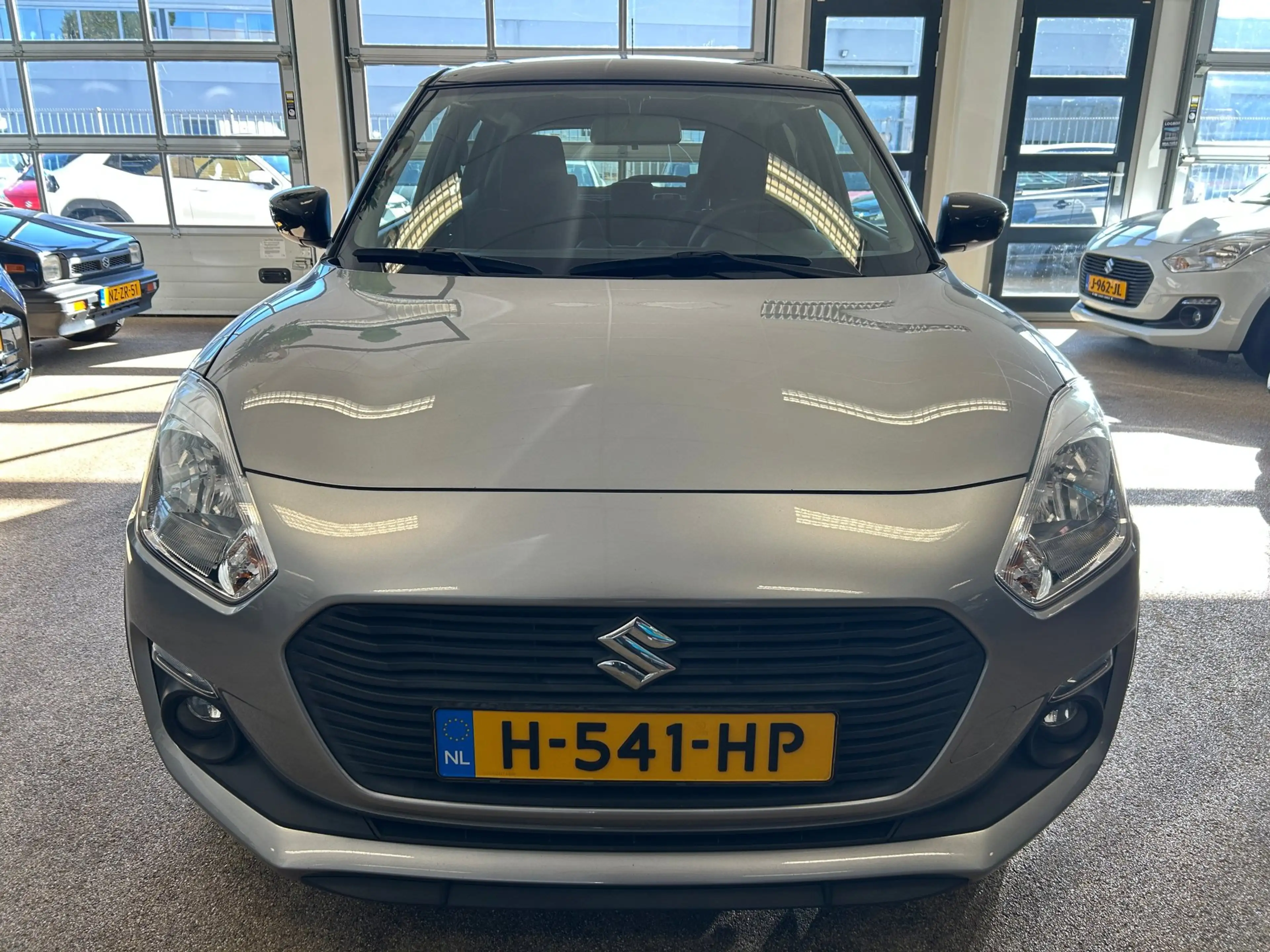 Suzuki Swift 1.2 Select Smart Hybrid Sportline | Navi| Carplay| — photo 4