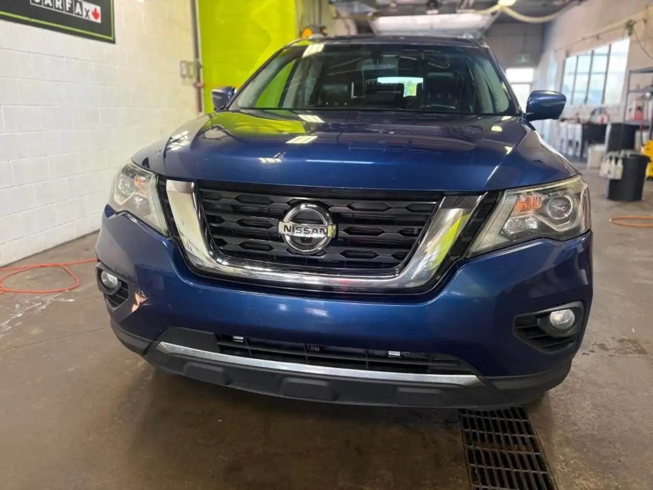 Nissan Pathfinder снимка Nissan Pathfinder