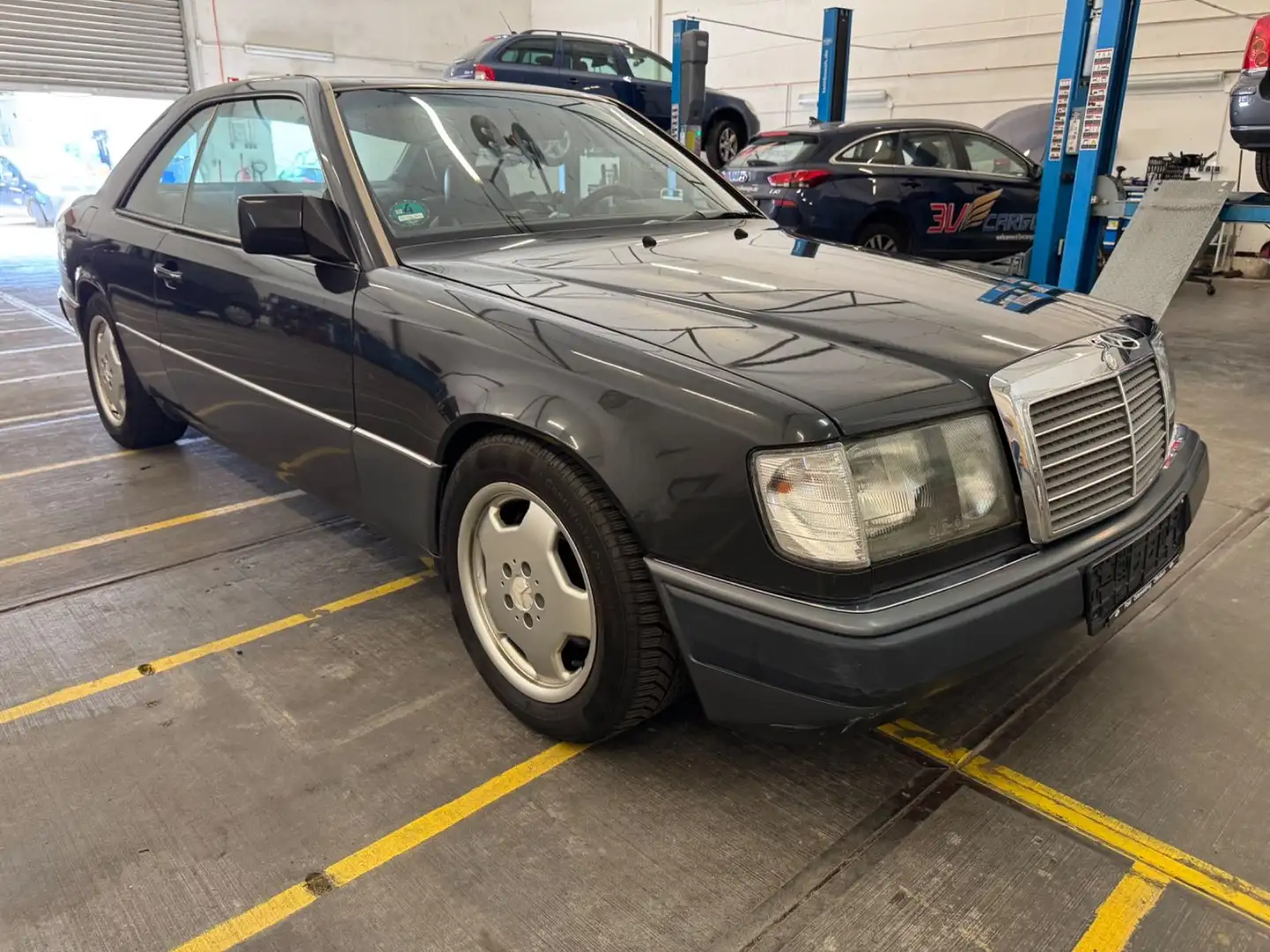 Mercedes-Benz E 300 124 CE Klima H-Zulassung Kein Rost Noir - 1