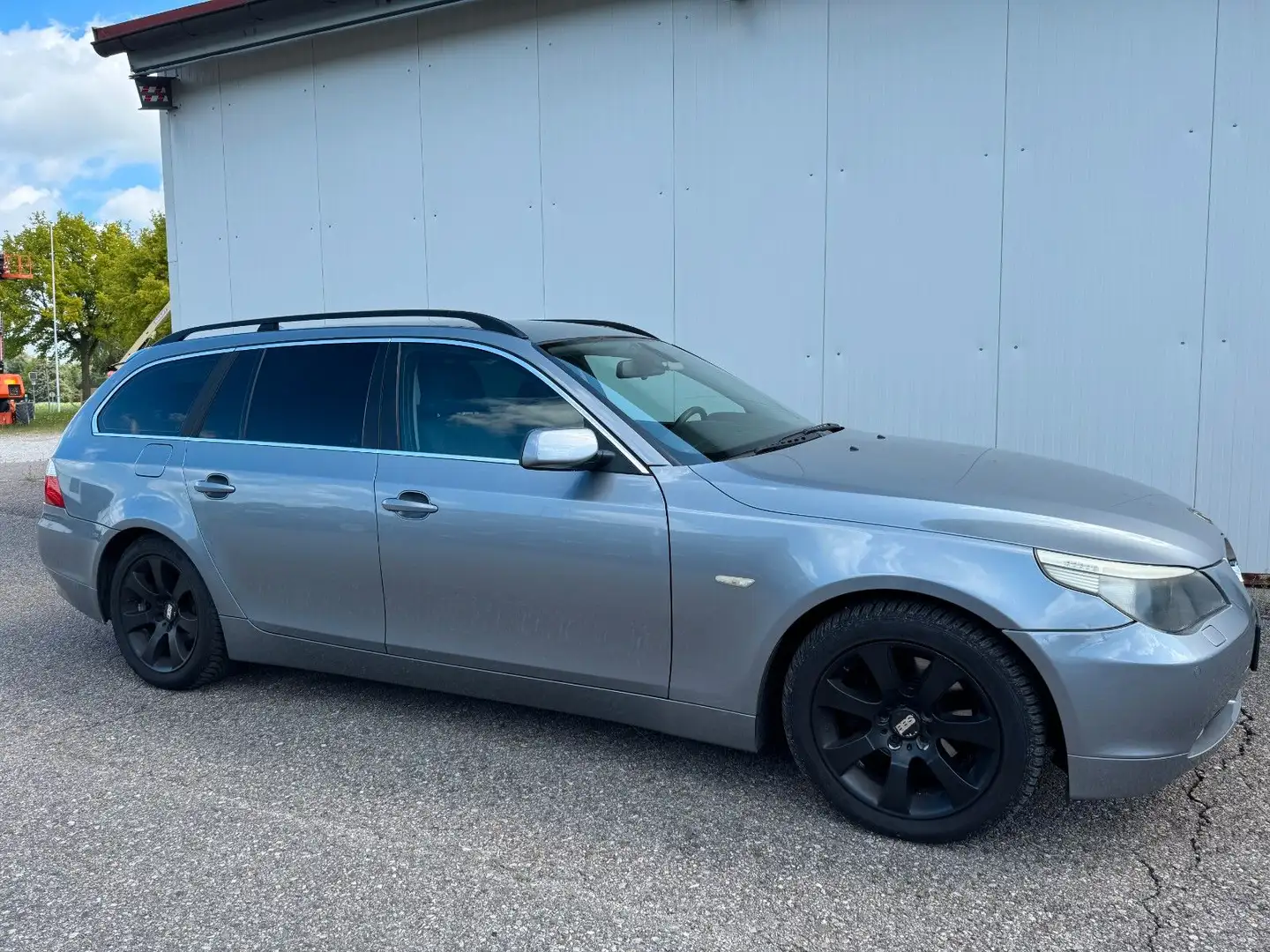 BMW 525 i Touring Aut. *NAVI*PDC*KLIMA*AHK* Grau - 2