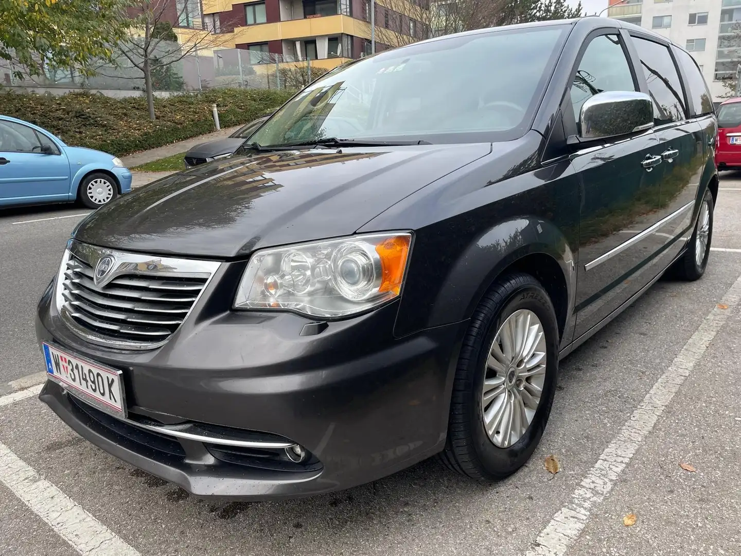 Lancia Voyager Voyager 2,8 CRD Platinum Platinum Gris - 1