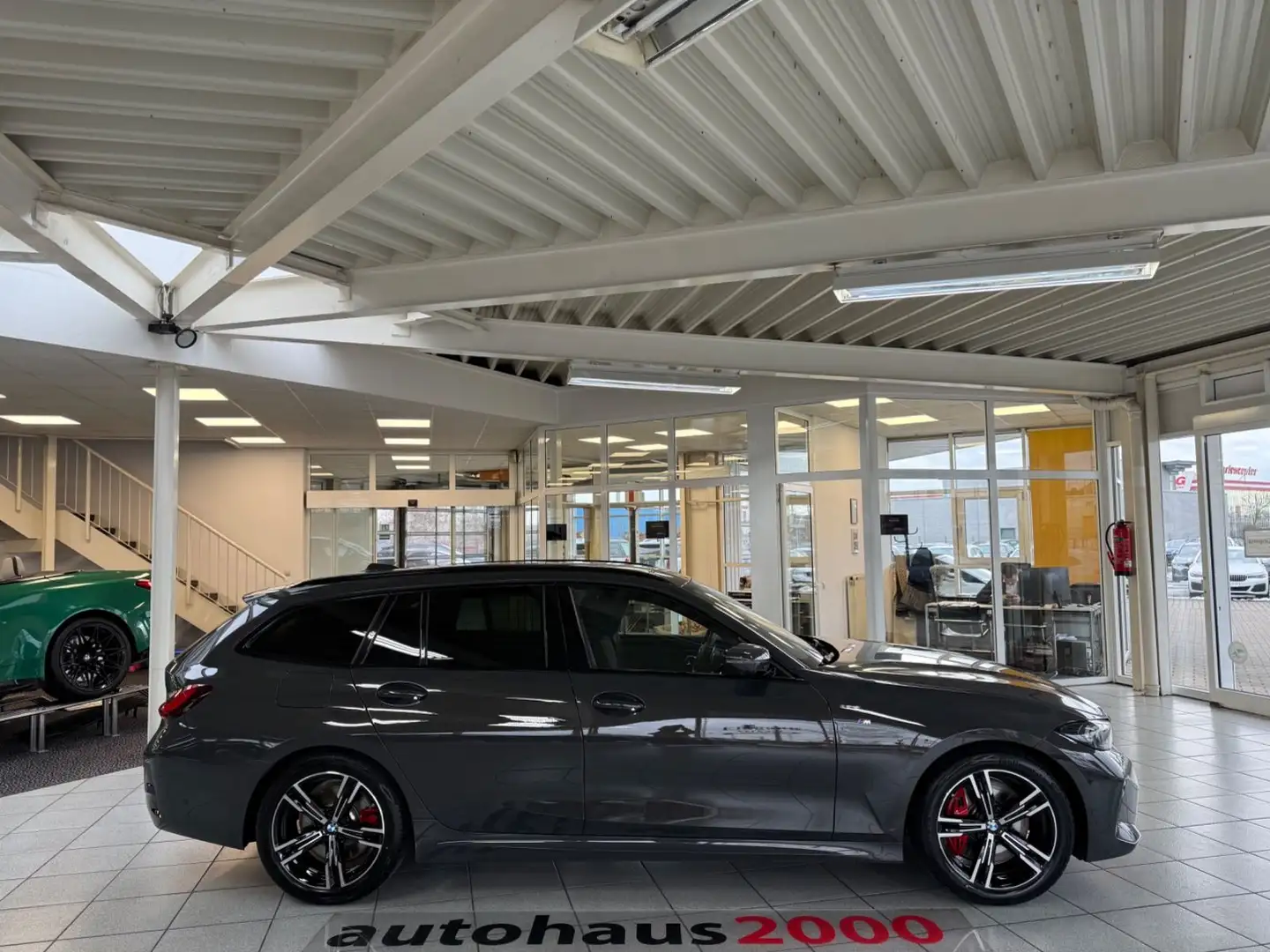 BMW 320 d M Sportpaket AUT./LED/HUD/360°/PANO/H&K Gris - 2