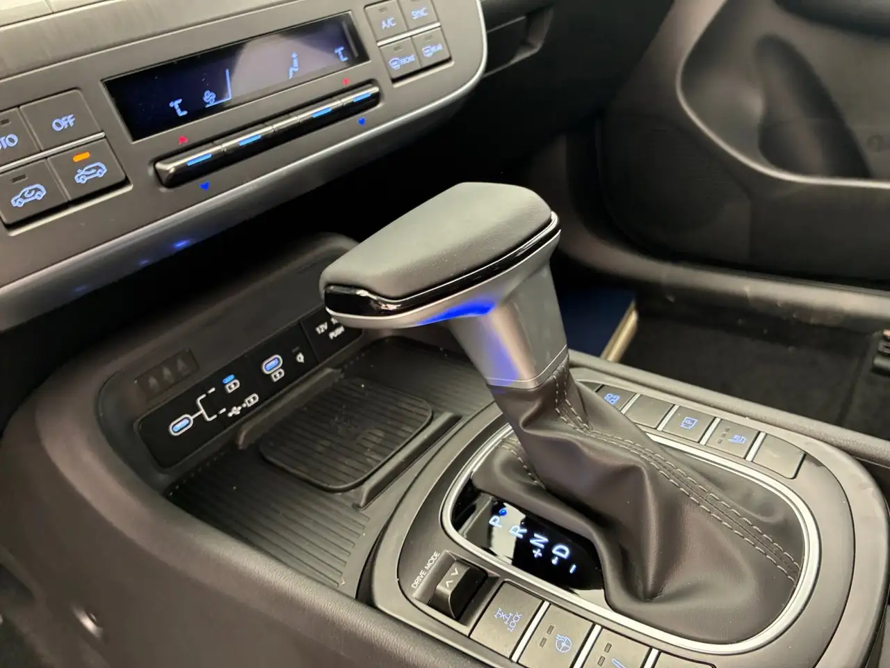 Hyundai KONA снимка Hyundai KONA