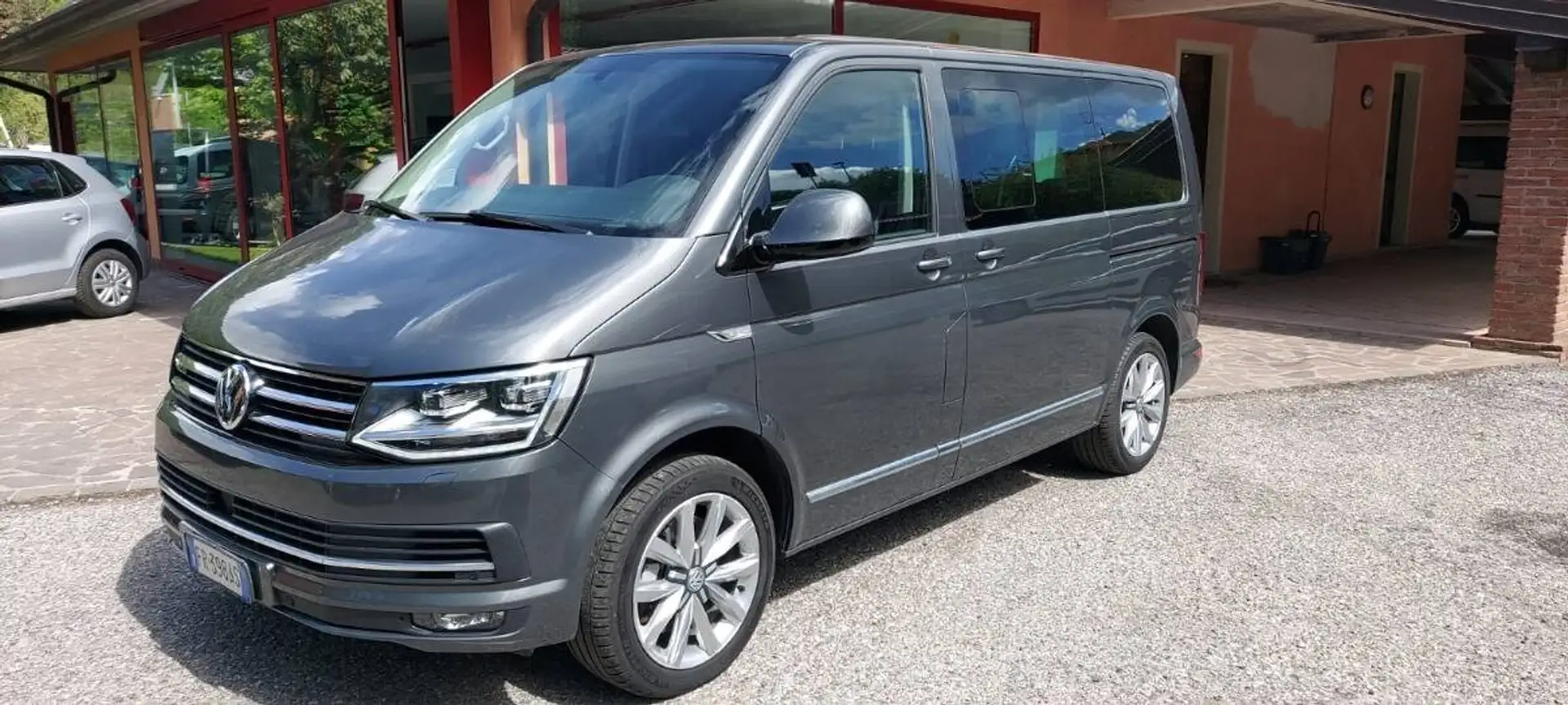 Volkswagen T6 Multivan 2.0 tdi Highline 4motion 204cv dsg Gris - 2