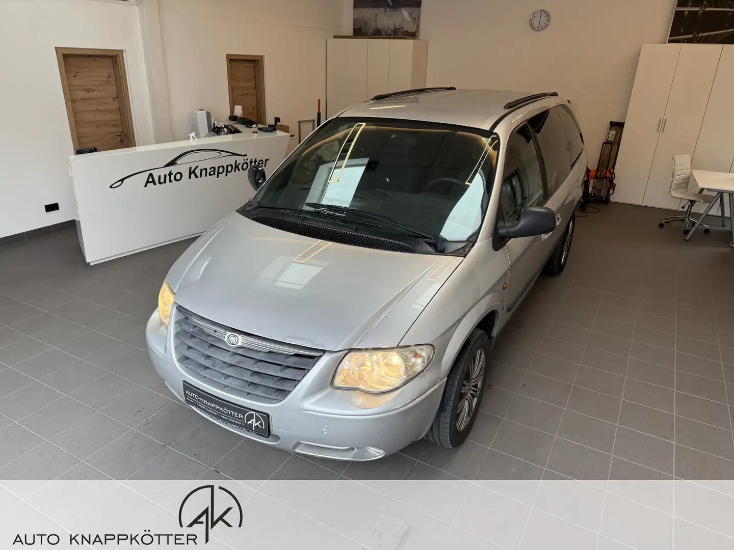 Chrysler Voyager Grand Voyager 2.8 CRD SE Klima/BC/Tempomat/R-CD Silber - 2