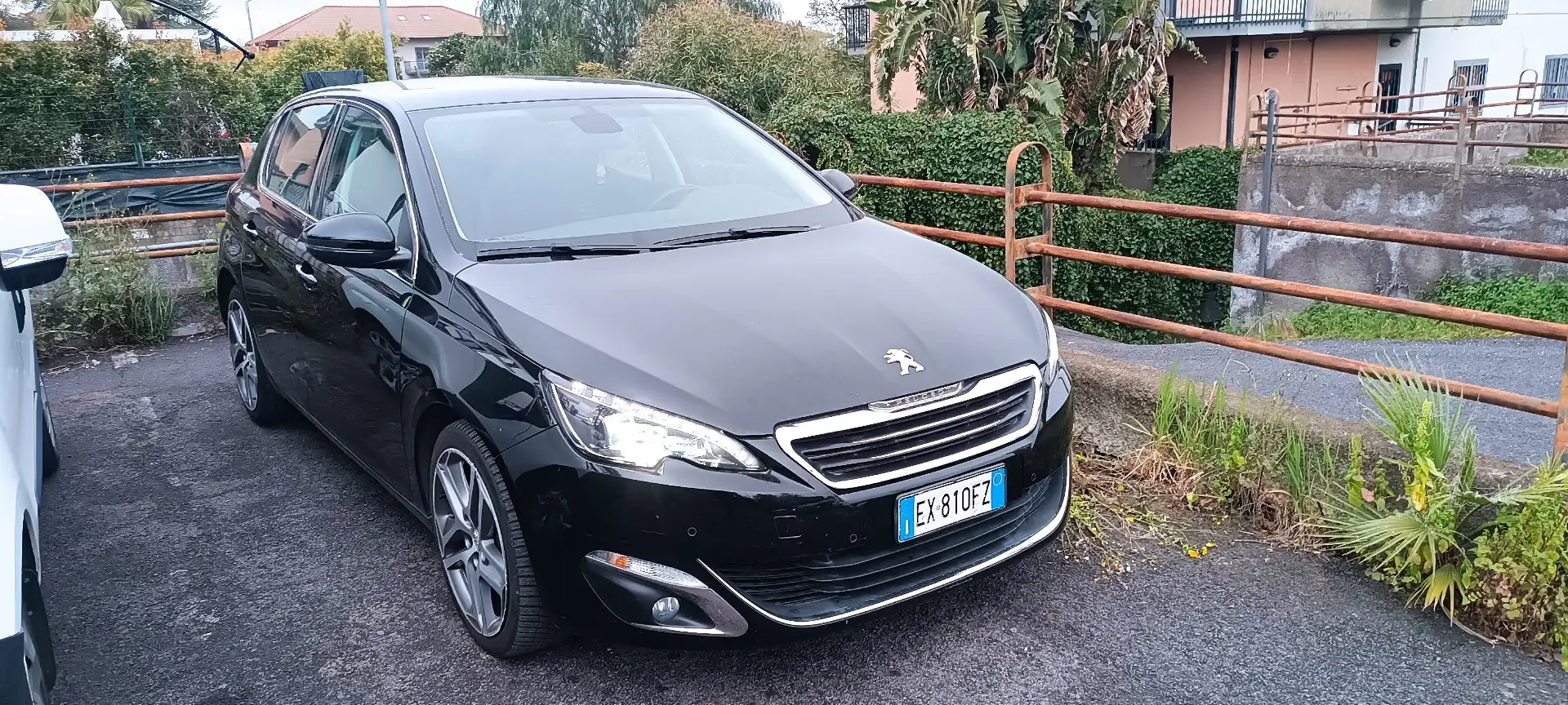 Peugeot 308 5p 1.6 e-hdi 8v Business s&s 115cv Nero - 1
