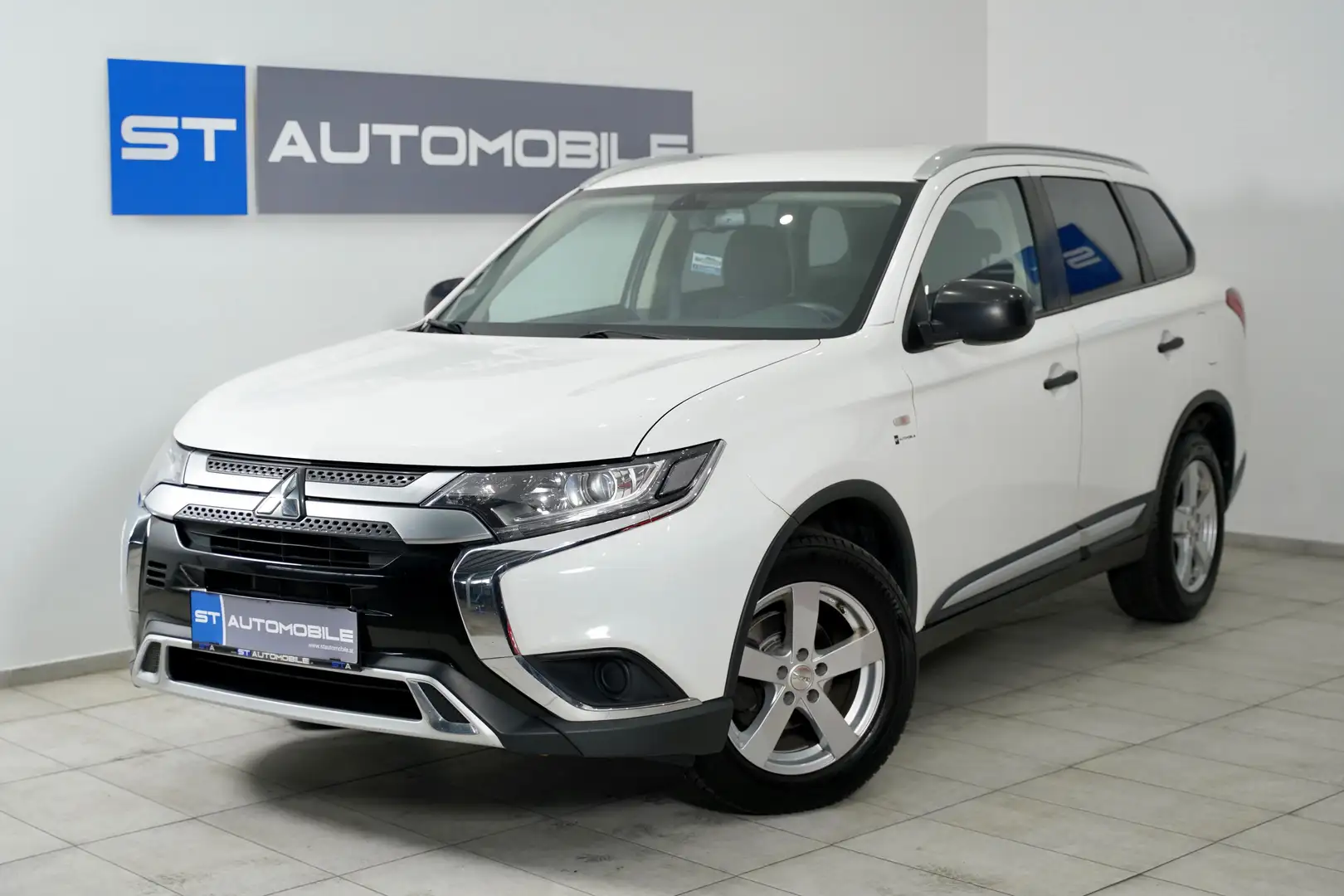 Mitsubishi Outlander Basis 2WD //1.BESITZ // KAMERA // SITZHEIZUNG // Weiß - 1