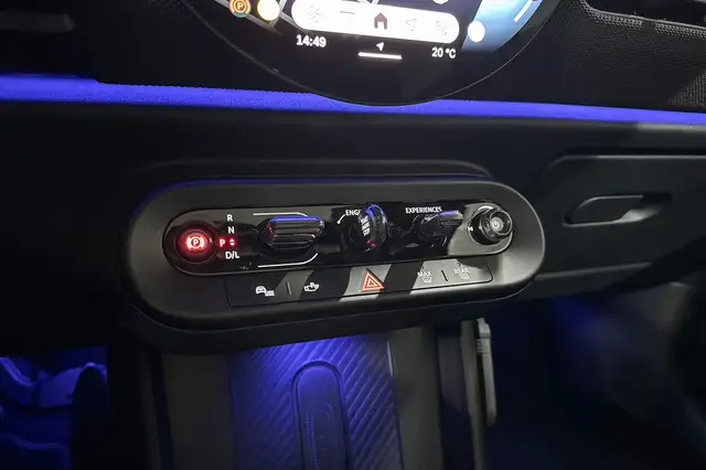 Mini Hatch view 14