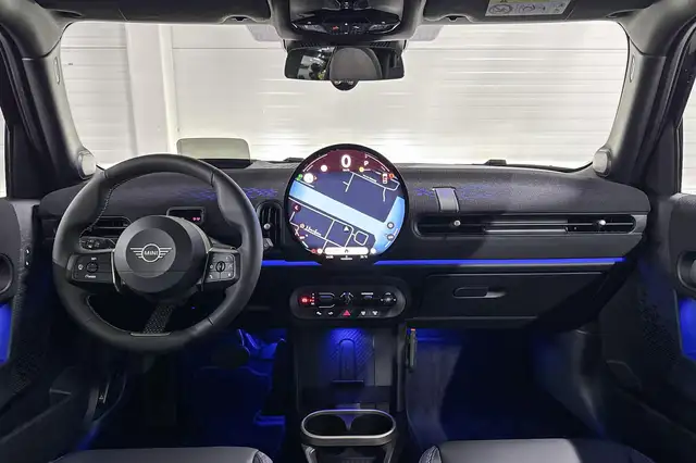 Mini Hatch view 11