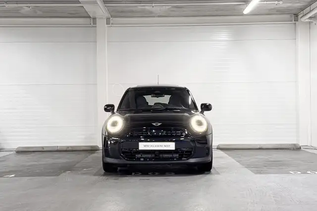Mini Hatch view 5