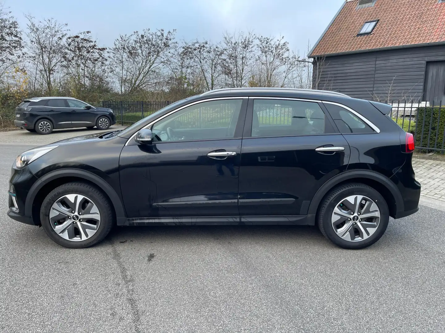 Kia e-Niro DynamicLine 64 kWh BEV Elektrisch APPEL- CARPLAY L Noir - 2