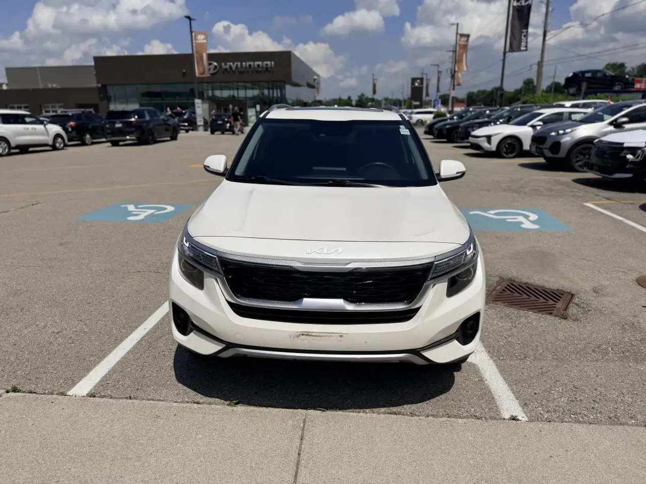 Kia Seltos снимка Kia Seltos